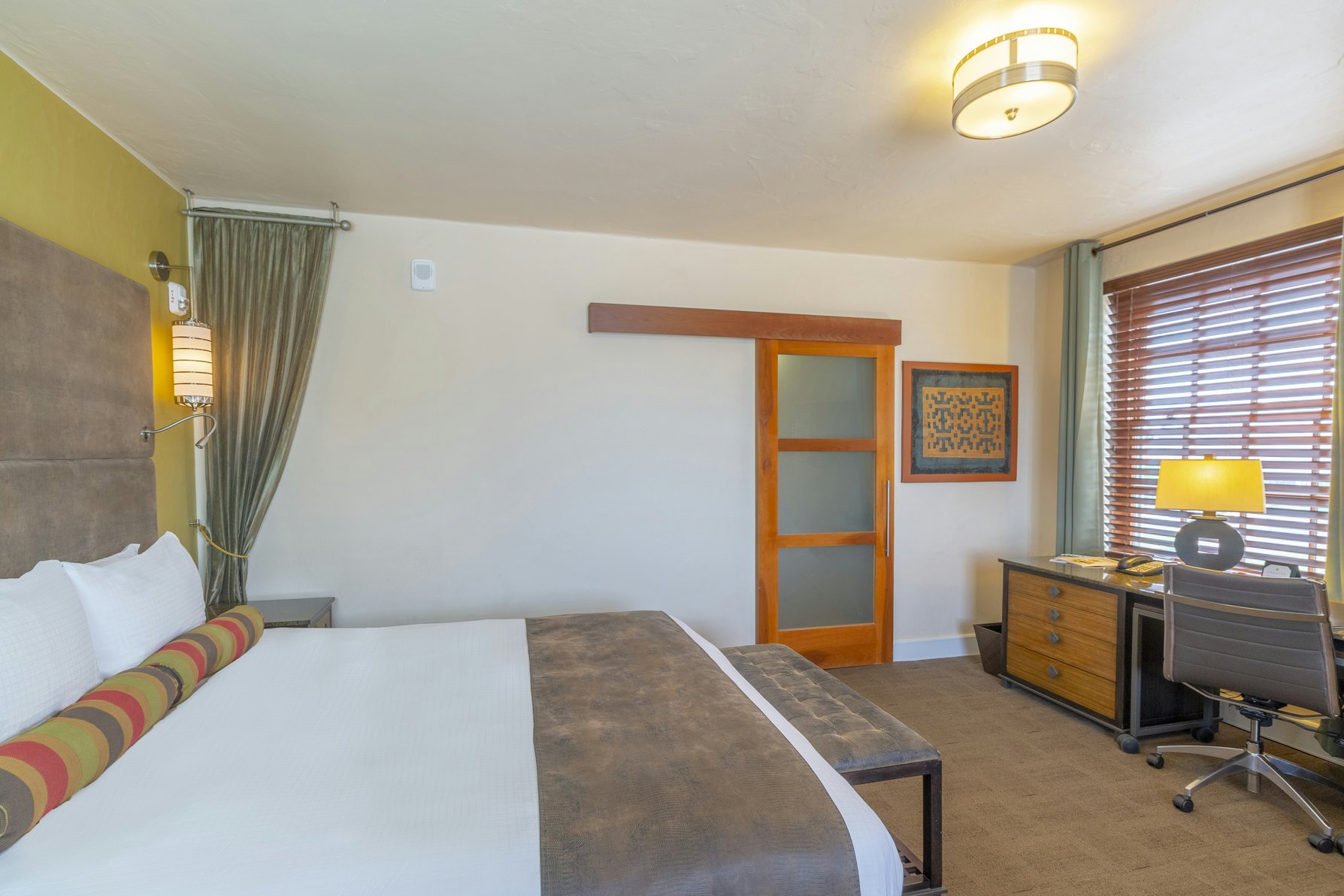 Hotel Andaluz Albuquerque, Curio Collection by Hilton Room Type - 1 KING DLX ACC RI SHWR