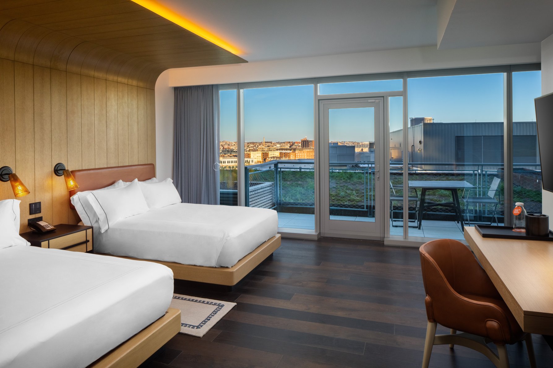 Canopy by Hilton Baltimore Harbor Point Room Type - 2Q STE BAL MOB HEA ACC TUB