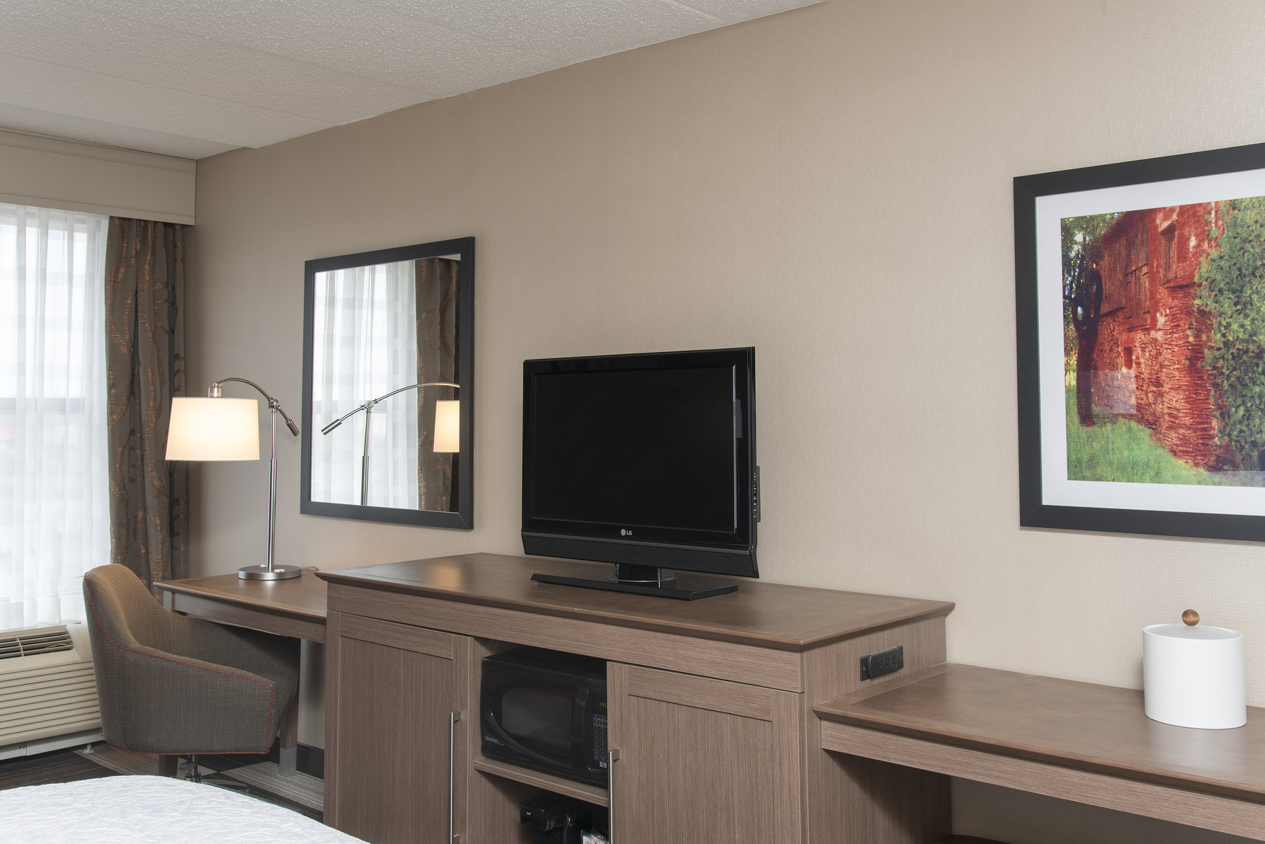 Hampton Inn Columbus/Taylorsville Room Type - 1 KNG ACC ROLLIN SHWR NS