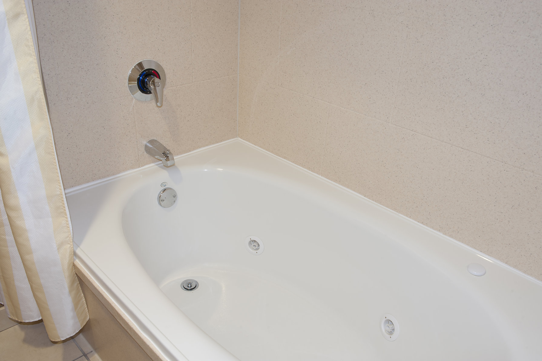 Hilton Garden Inn Columbus/Edinburgh Room Type - 1KING BED WITH WHIRLPOOL