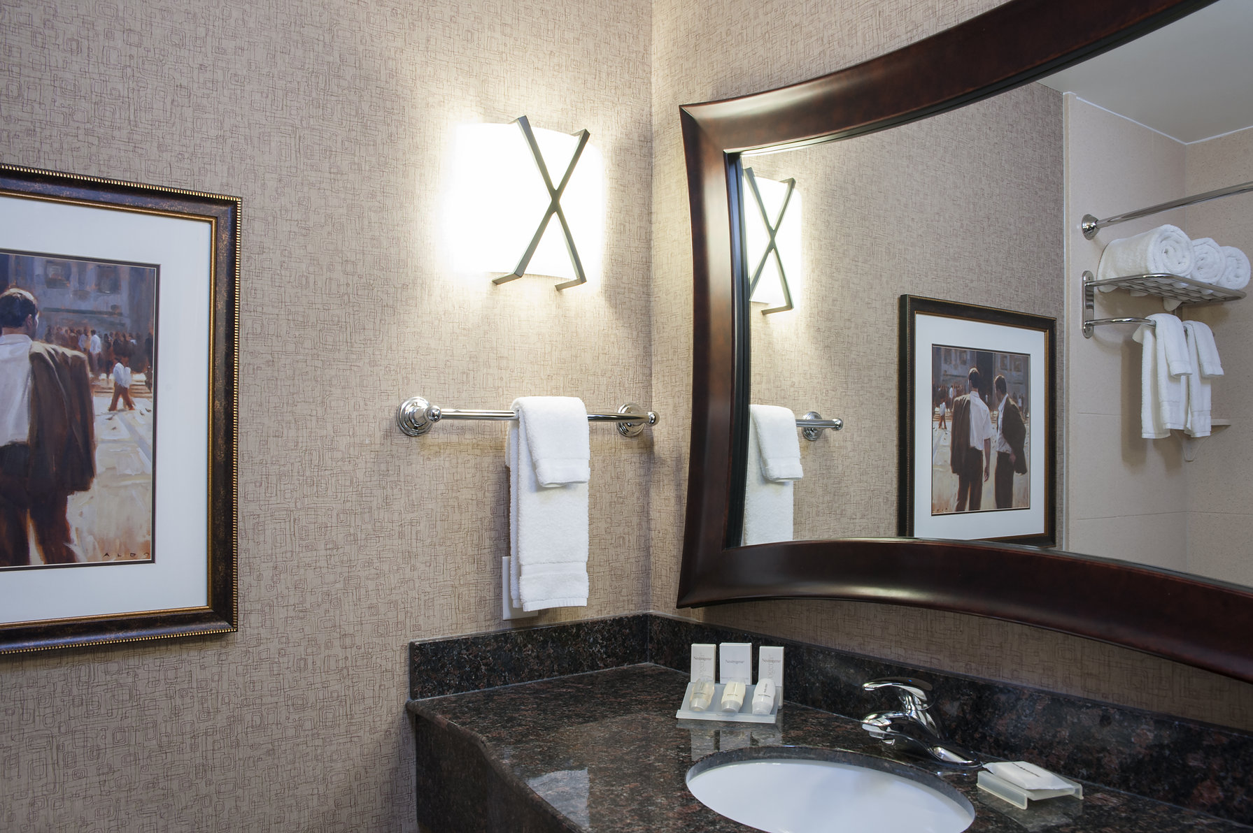 Hilton Garden Inn Columbus/Edinburgh Room Type - 2 QUEENS W DRINKS-SNACKS