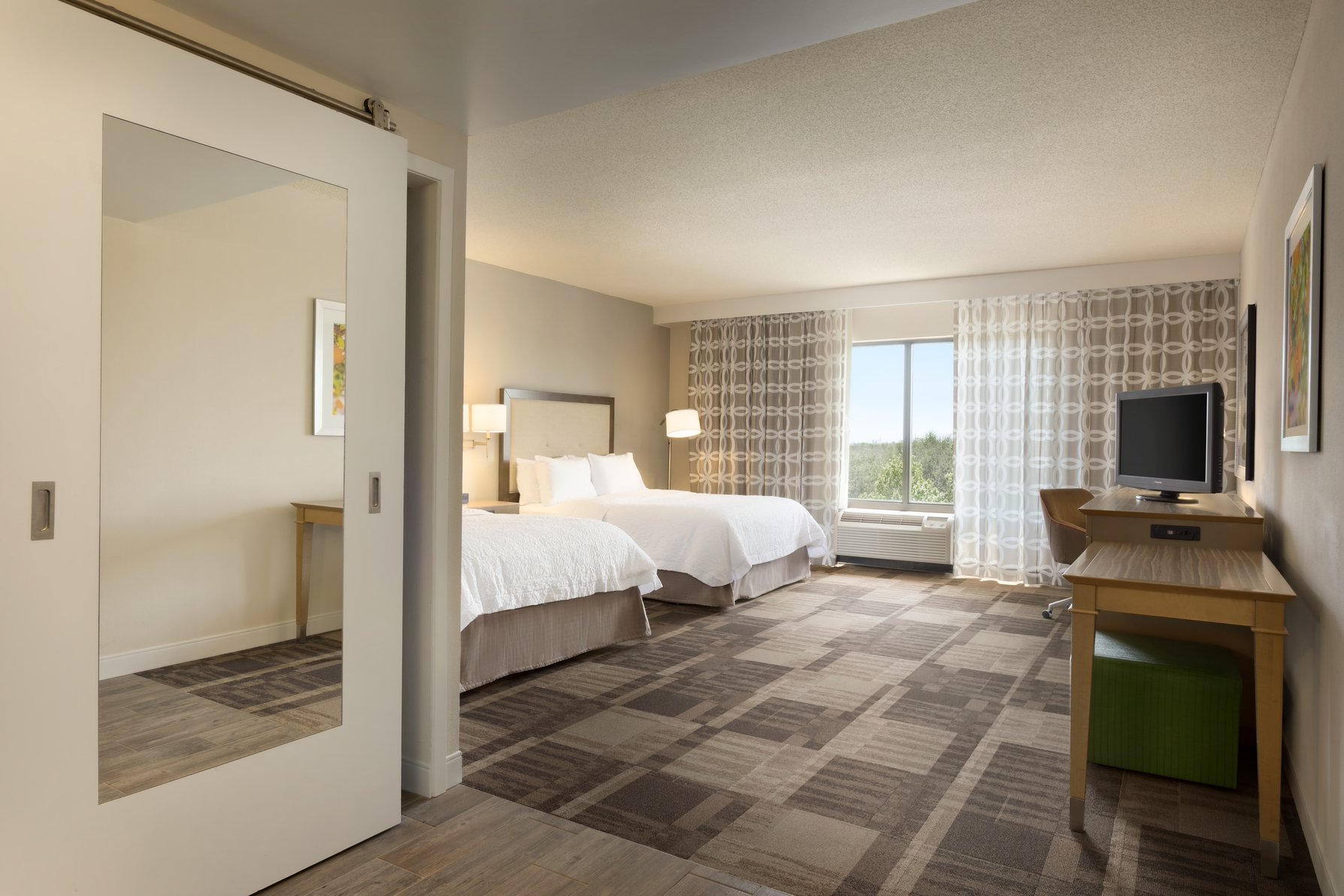 Hampton Inn & Suites by Hilton Largo Room Type - 2 QNS ACCESSIBLE W TUB NS