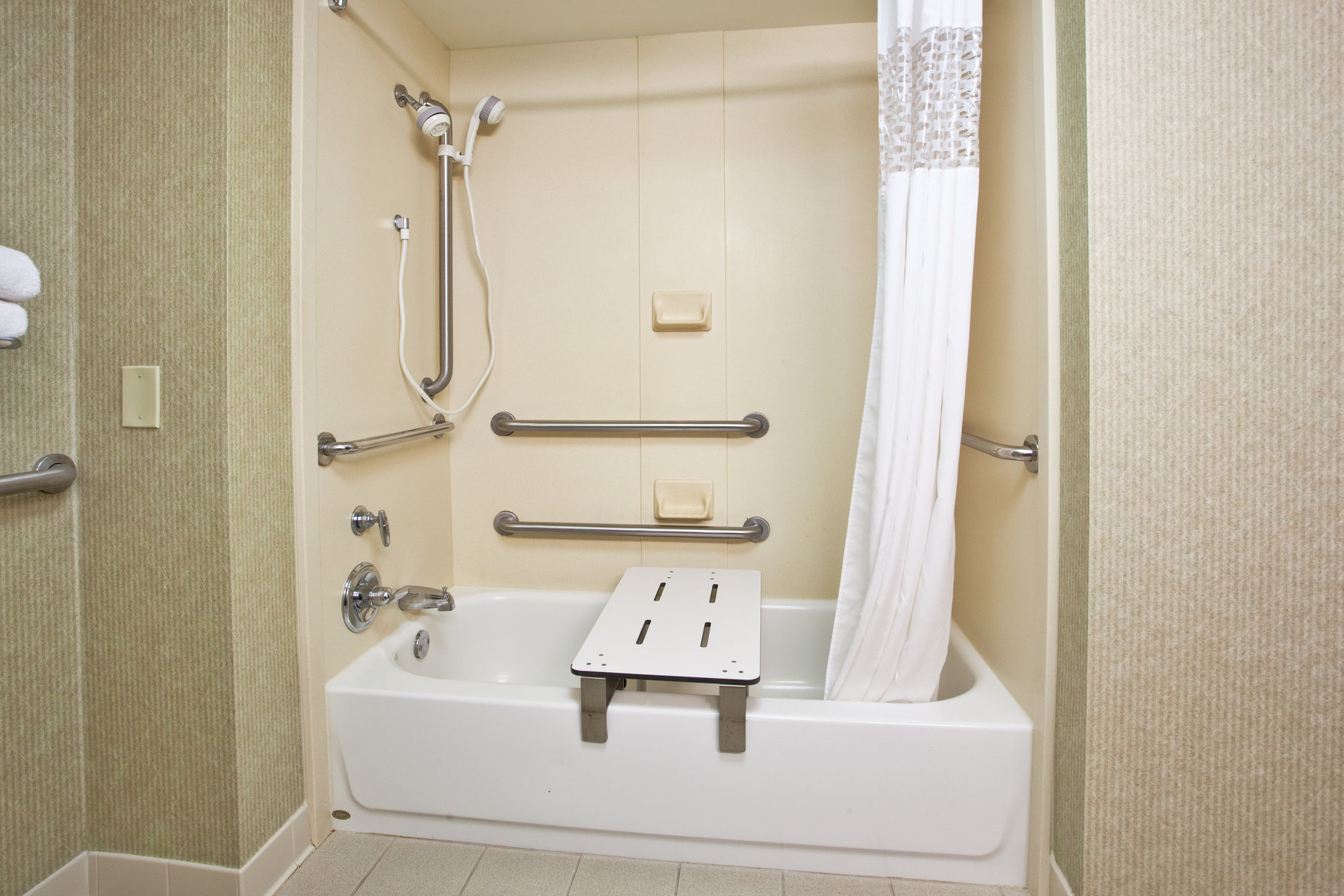 Hampton Inn by Hilton Clifton Park Room Type - 1 QN ACCESS TUB NONSMOK