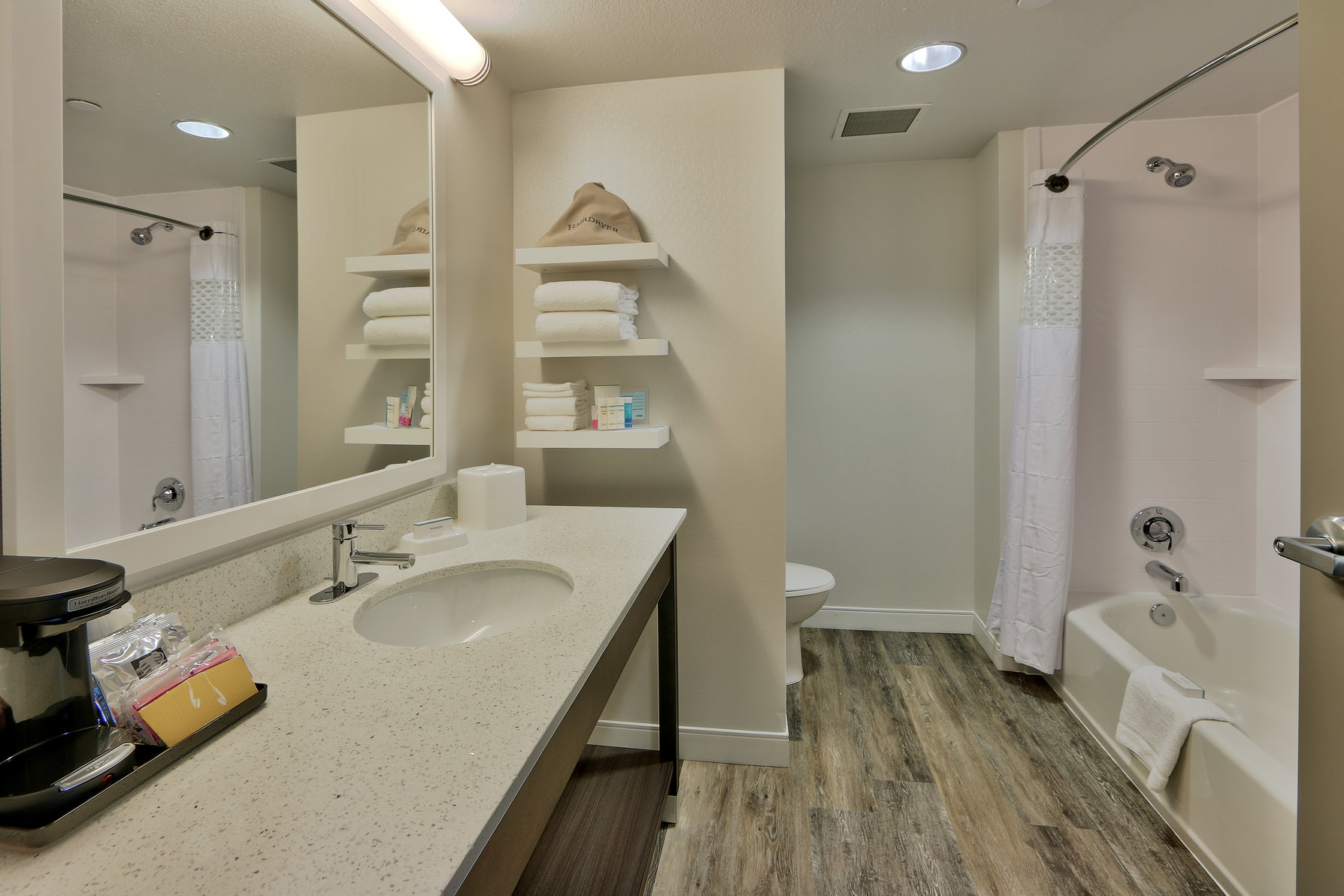 Hampton Inn & Suites by Hilton Albuquerque Airport Room Type - 2 QNS HEARING ACC NOSMOK