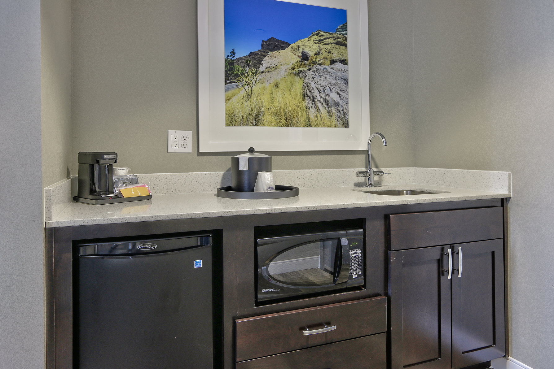 Hampton Inn & Suites by Hilton Albuquerque Airport Room Type - 1KN HEARING ACC STUDIO NS