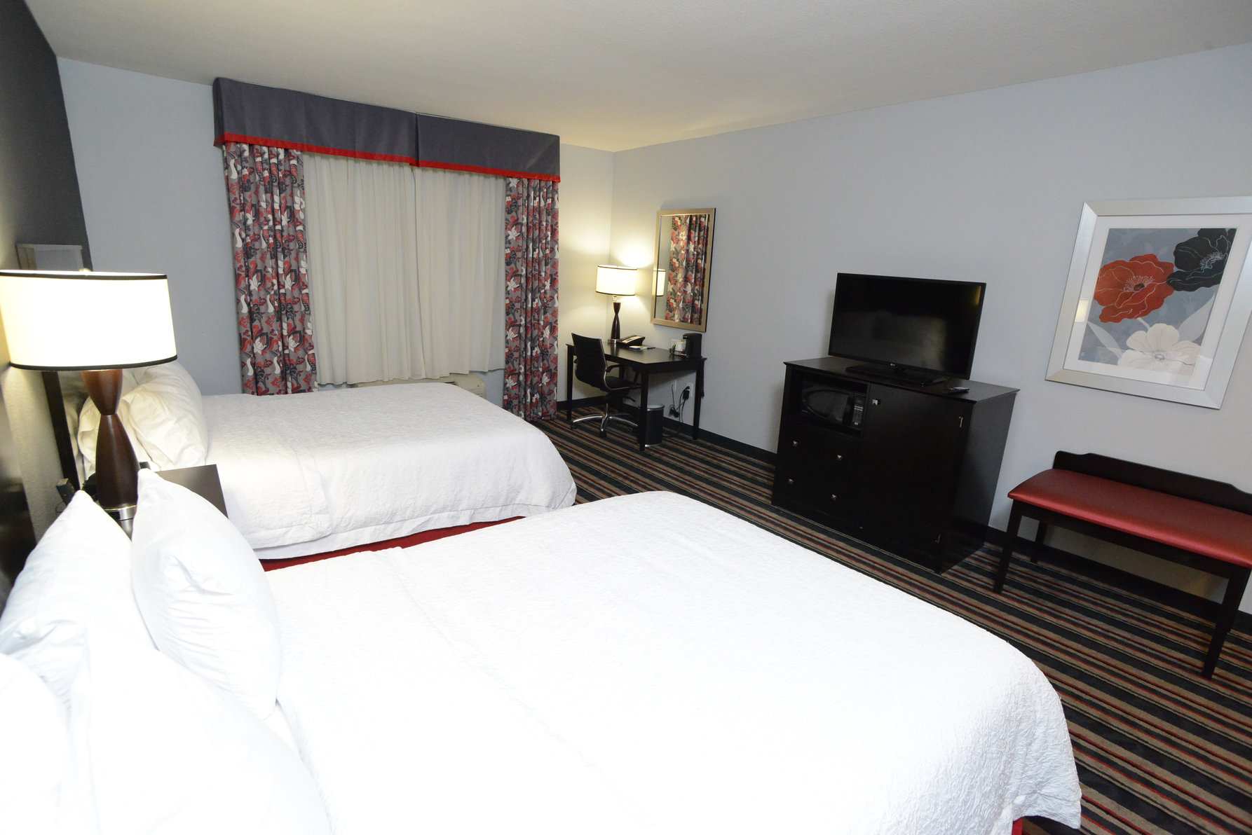 Hampton Inn & Suites by Hilton Albany At Albany Mall Room Type - 2QN MOB HEARING ACC TUB NS