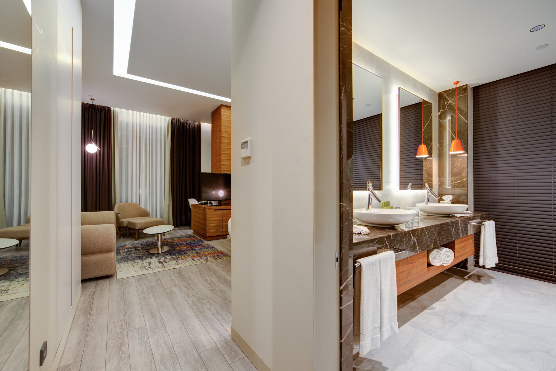 Doubletree By Hilton Adana Room Type - KING DELUXE CORNER ROOM
