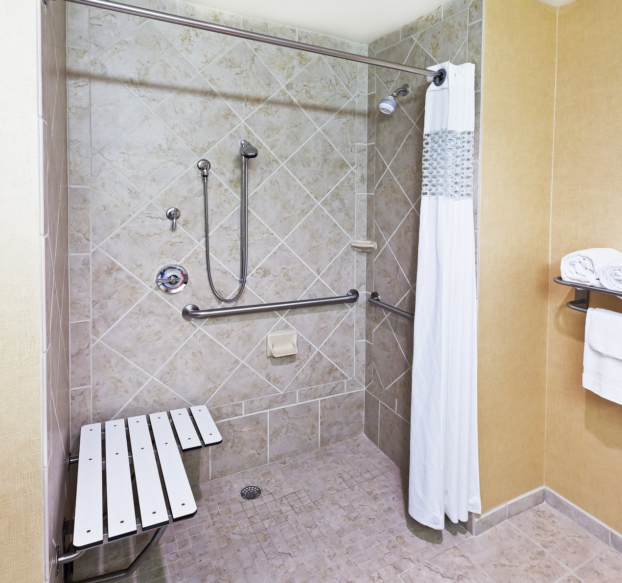 Hampton Inn & Suites by Hilton Dumas Room Type - 1KG MOB HEAR ACC RI-SHW NS