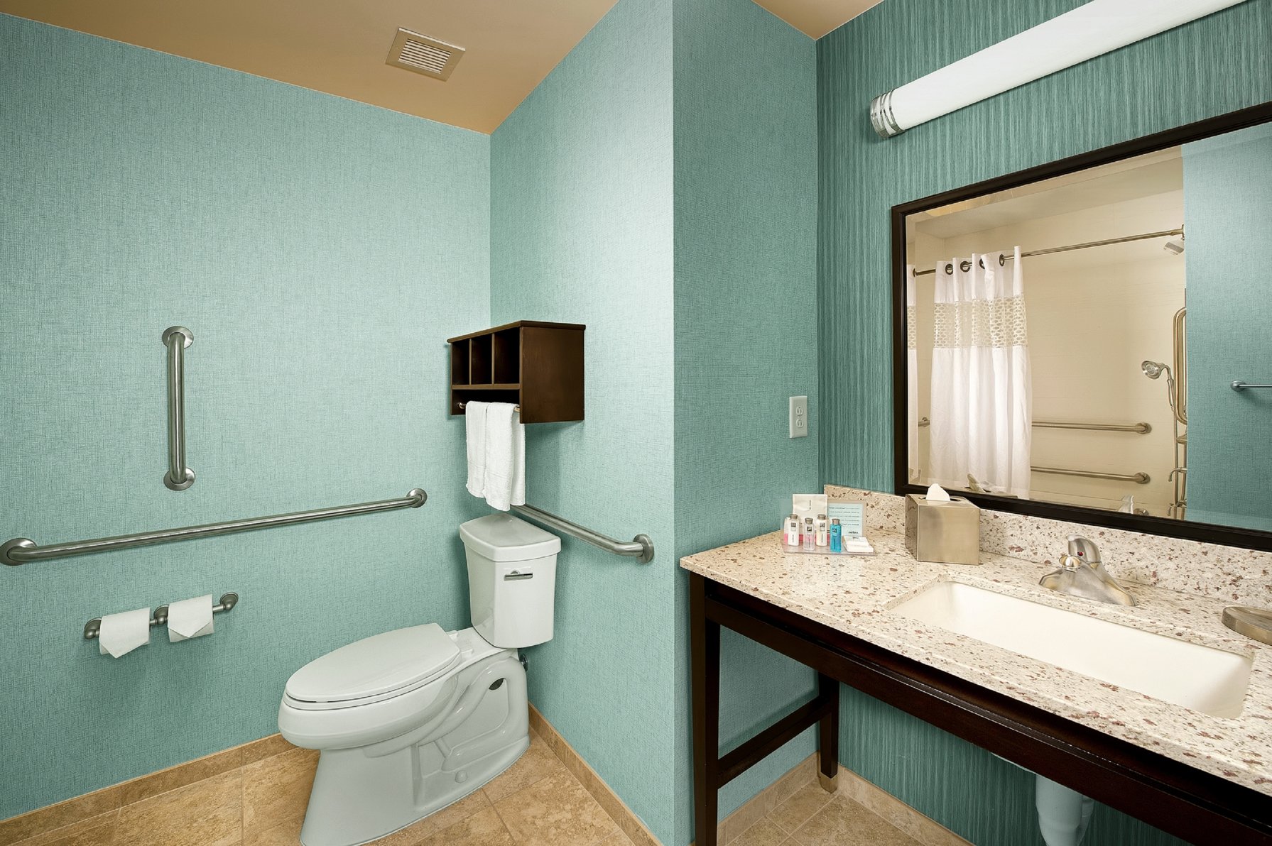Hampton Inn Pampa TX Room Type - 2 QNS ACCESSIBLE W TUB NS