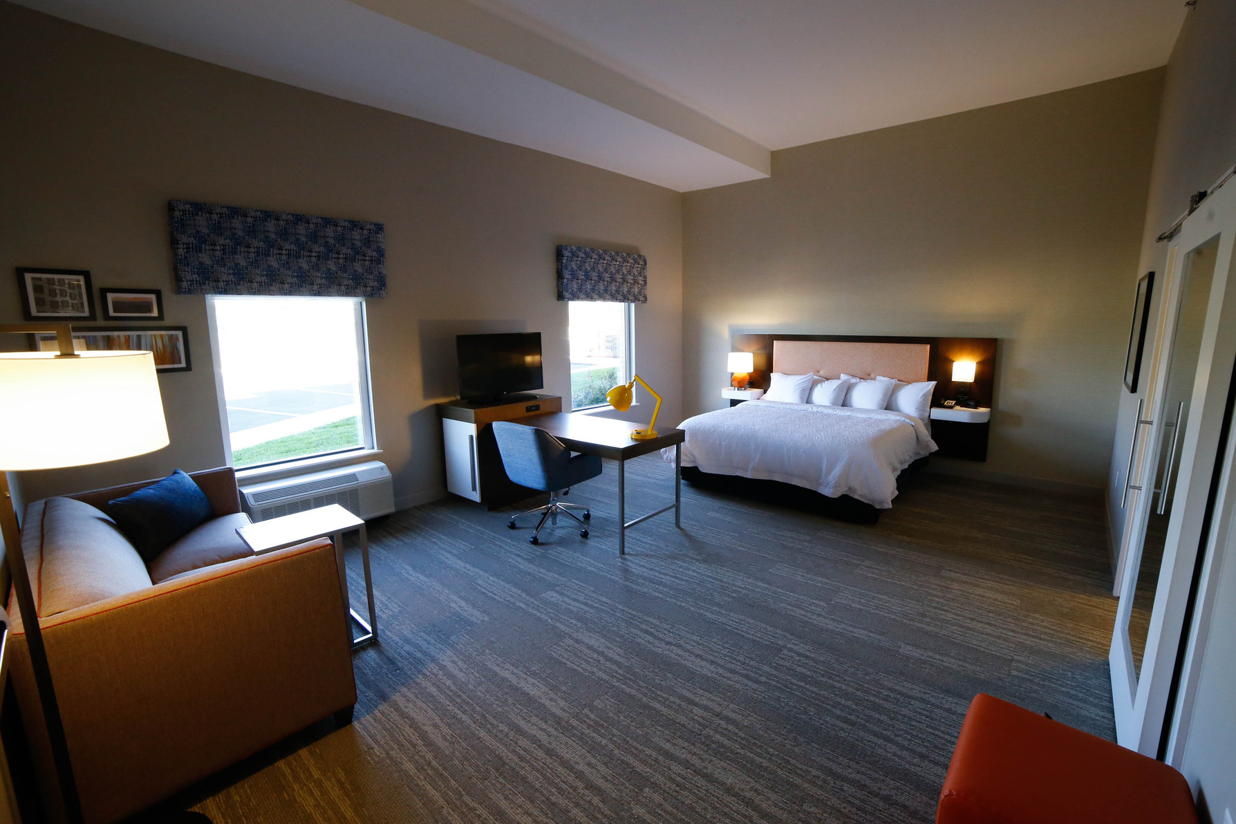 Hampton Inn & Suites by Hilton Forest City Room Type - KING ACC RI SHWR STUDIO NS
