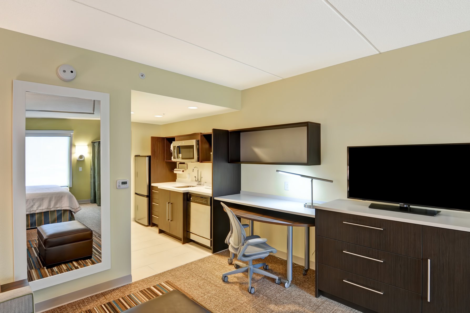 Home2 Suites by Hilton Dickson City Scranton Room Type - 1 KING STUDIO MOUNTAINVIEW