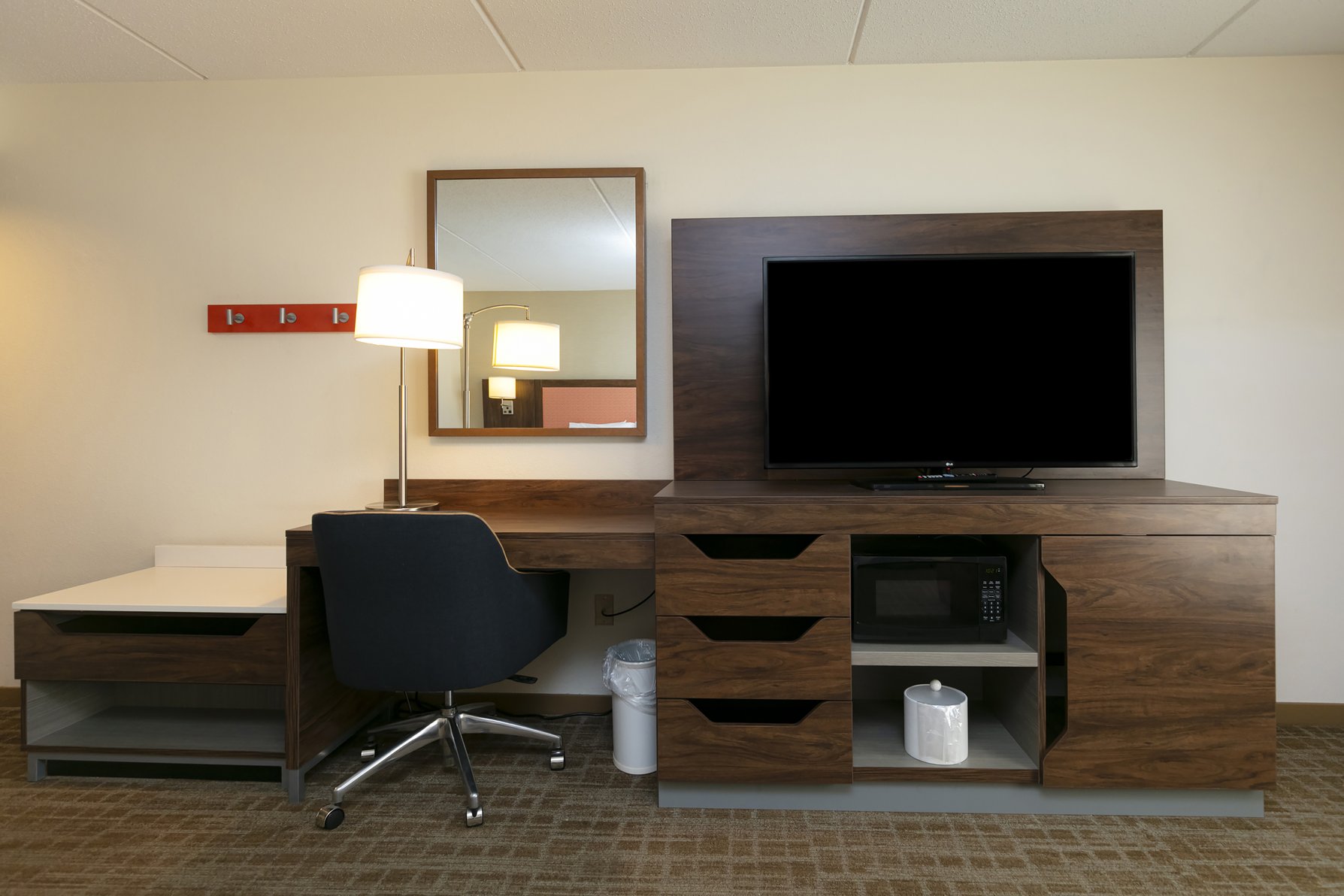 Hampton Inn by Hilton Scranton at Montage Mountain Room Type - 1 KNG ACC ROLLIN SHWR NS