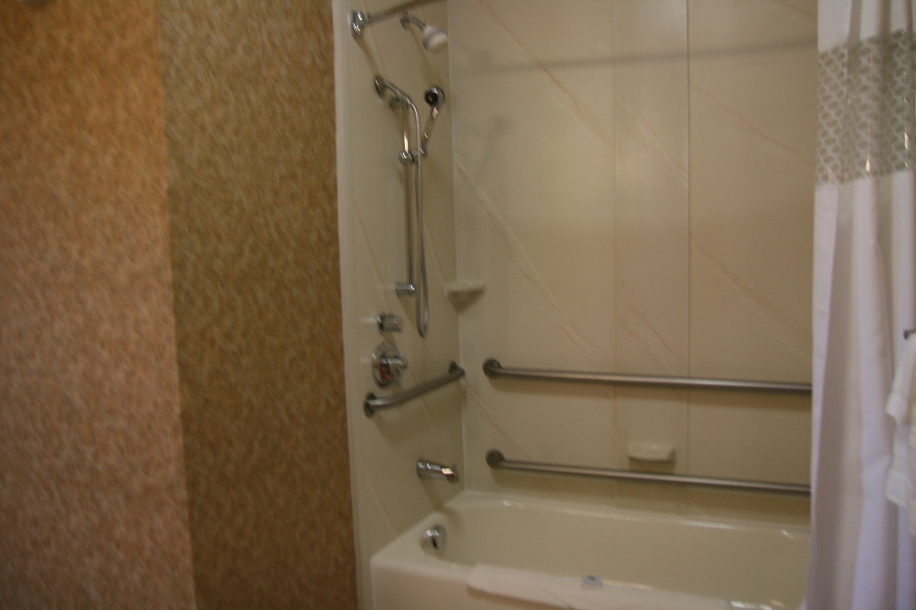 Hampton Inn & Suites Kalamazoo - Oshtemo Room Type - 1 KNG HEARING ACC NOSMOK