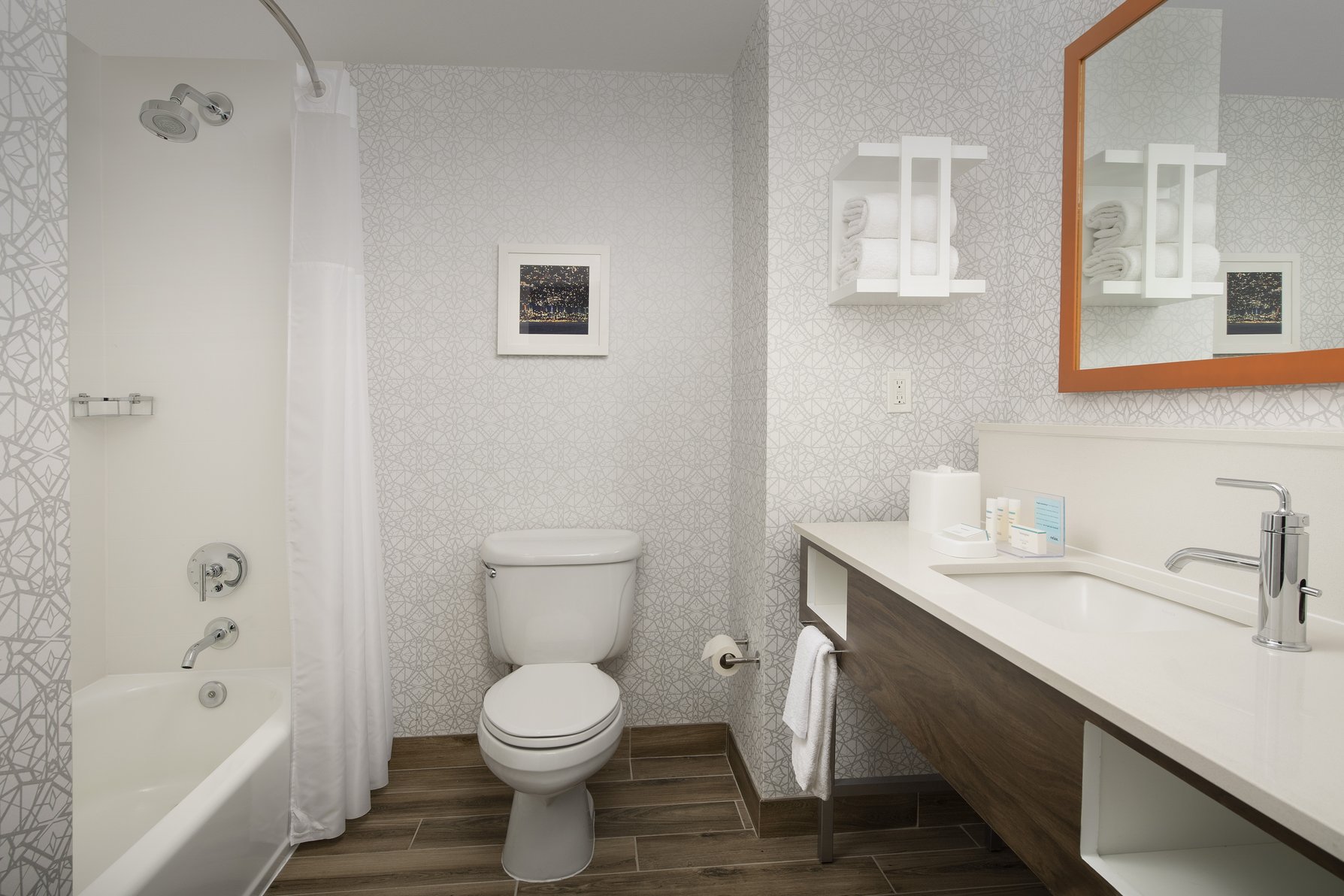 Hampton Inn by Hilton Baltimore-Downtown-Convention Center Room Type - 1RMSUITE KING NON-SMOKING