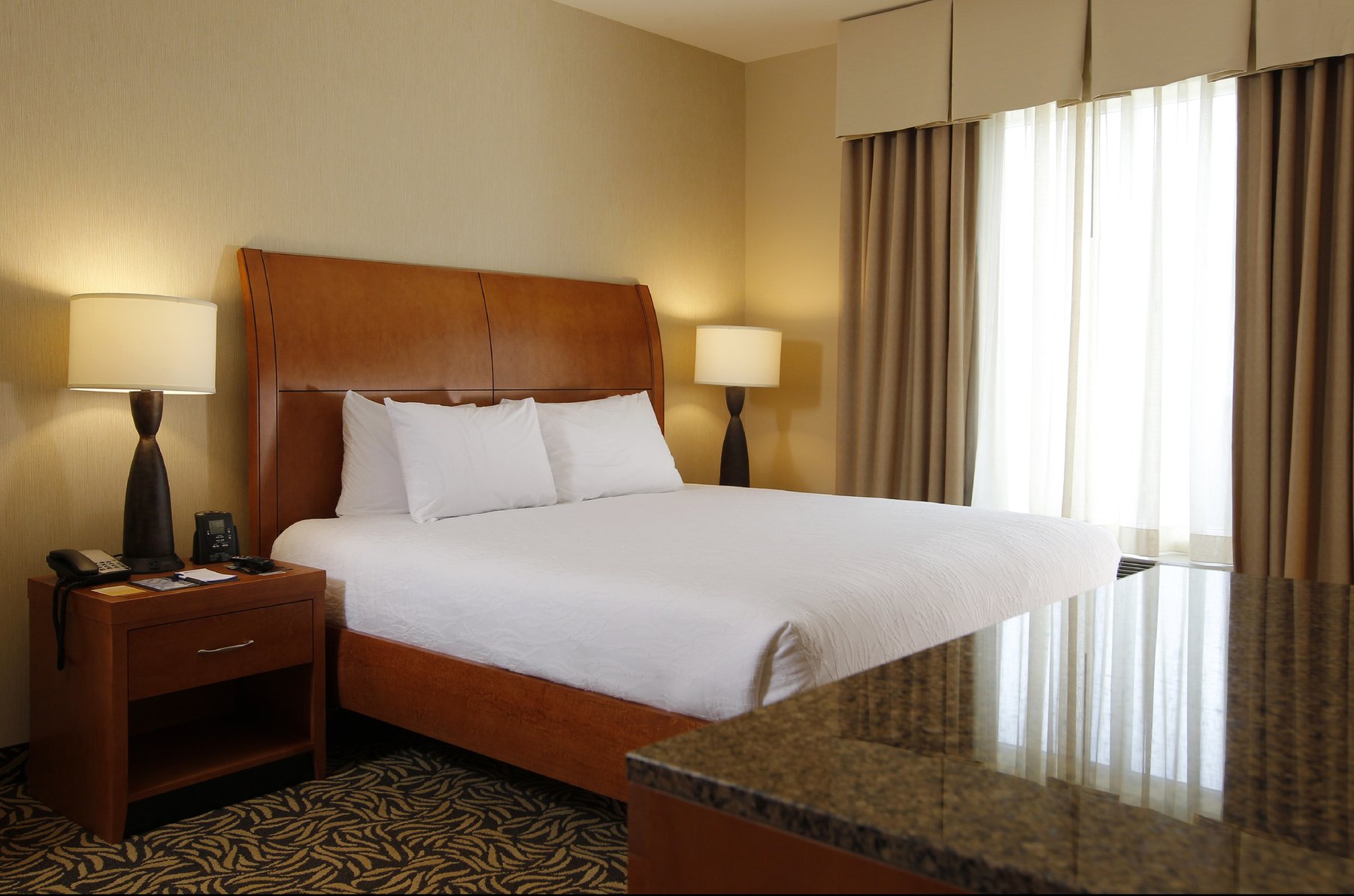 Hilton Garden Inn Cedar Falls Conference Center Room Type - 1 KING JR SUITE WHRLPL NSK
