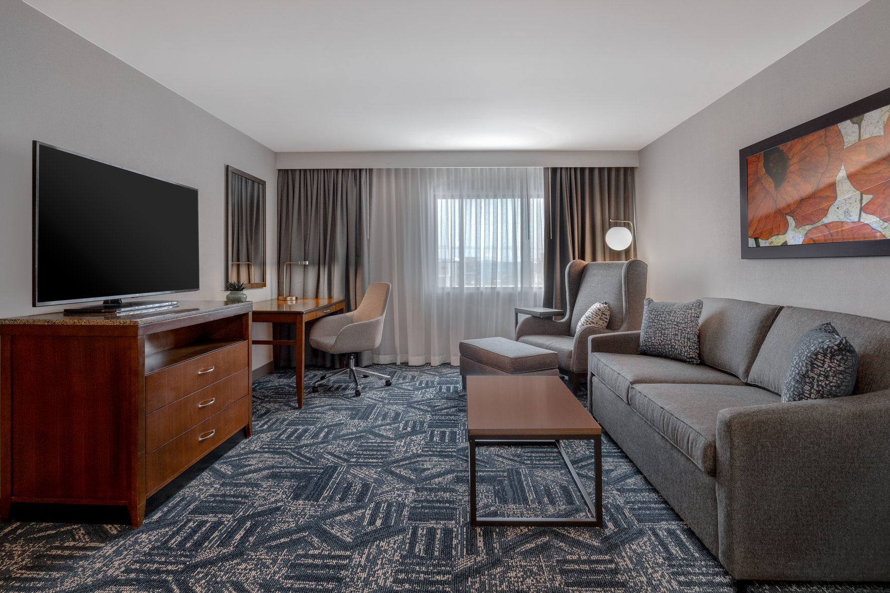 Hilton Garden Inn Burlington Downtown Room Type - 1KNG SUITE HEARING ACCESS