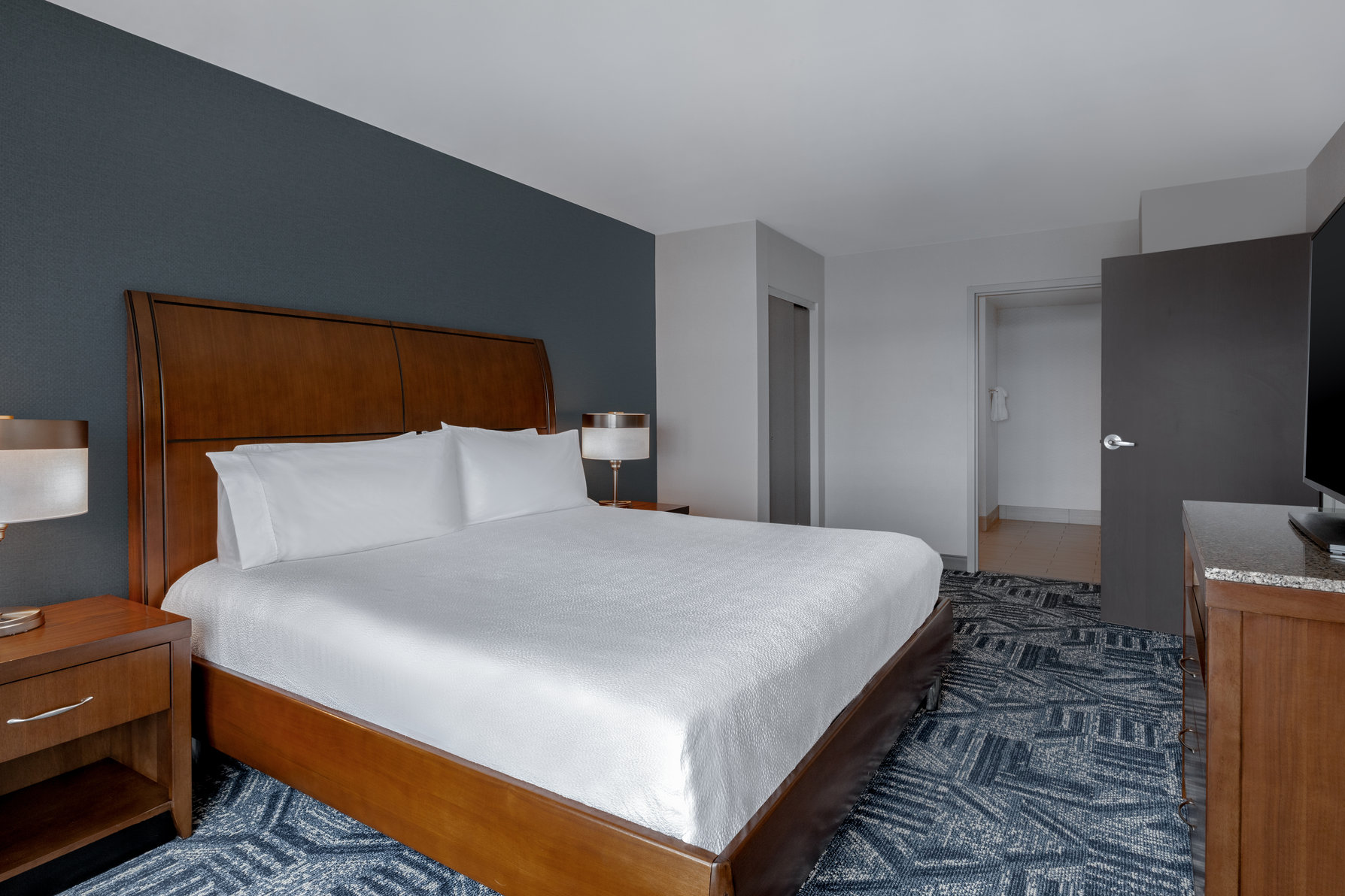 Hilton Garden Inn Burlington Downtown Room Type - 1KG STE MOB HR ACC 3X3SHW
