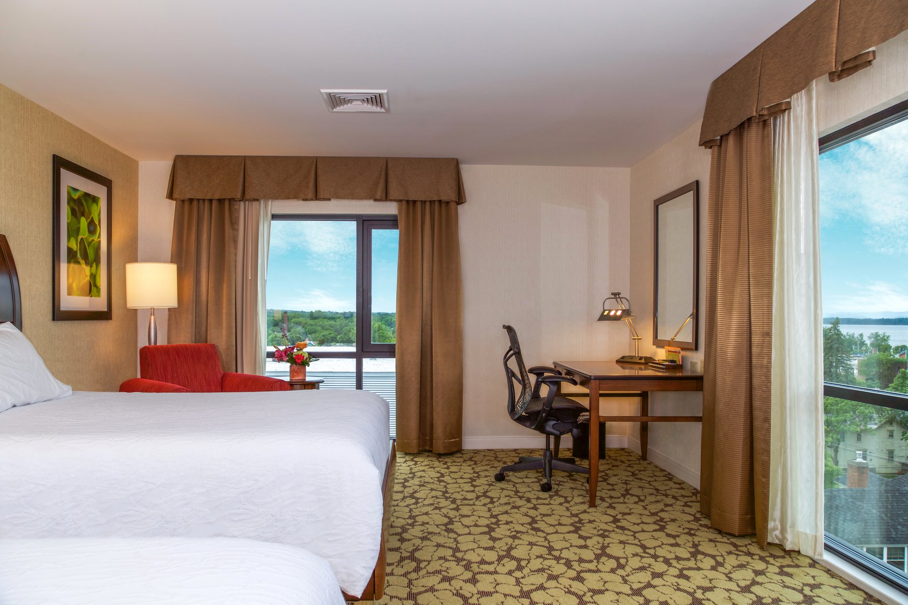 Hilton Garden Inn Burlington Downtown Room Type - 2 QN HEARING ACCESS