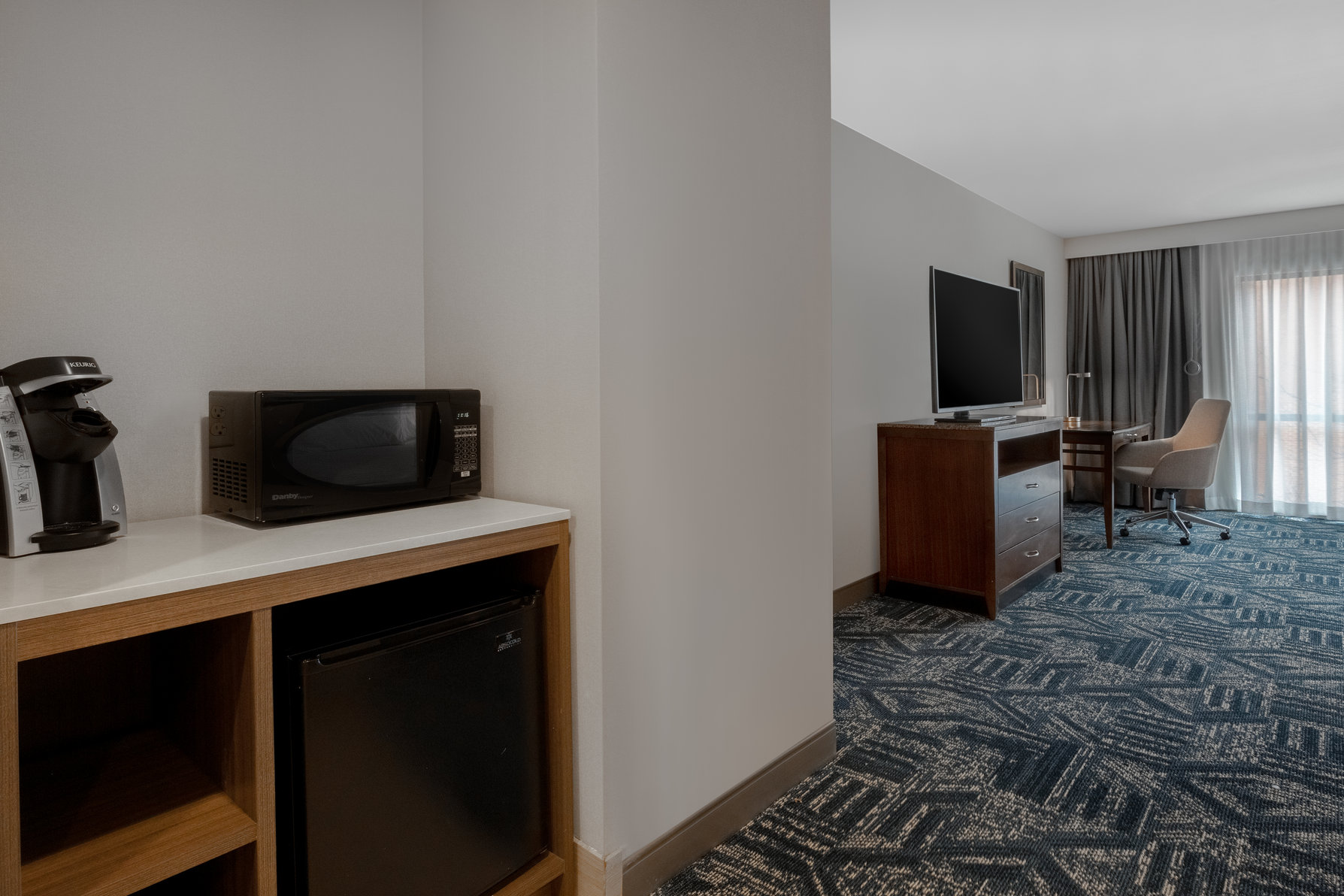 Hilton Garden Inn Burlington Downtown Room Type - 2 QUEEN BEDS LAKE VIEW