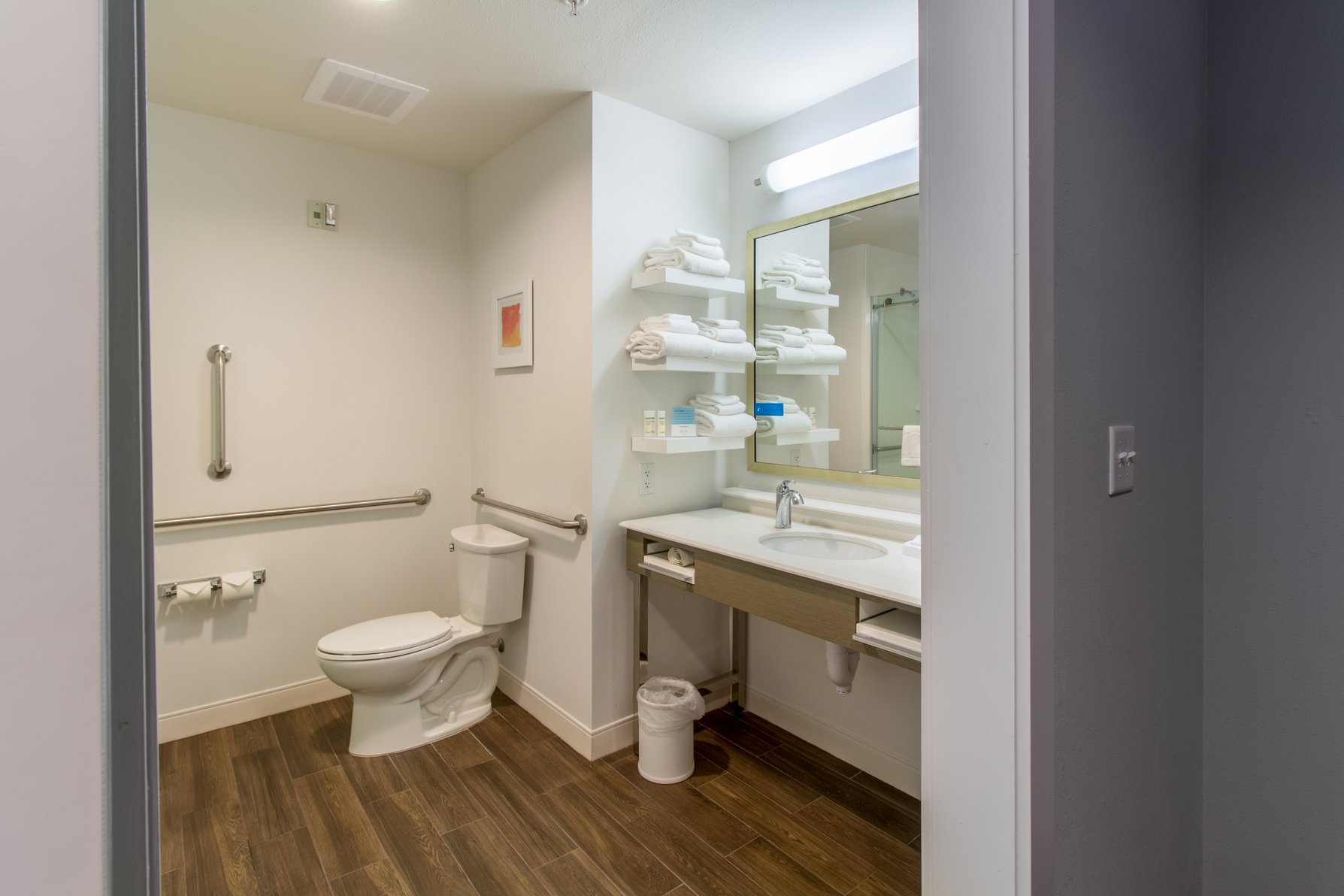 Hampton Inn by Hilton Crestview South I-10 Room Type - 1 KING ACCESS SHOWER NS