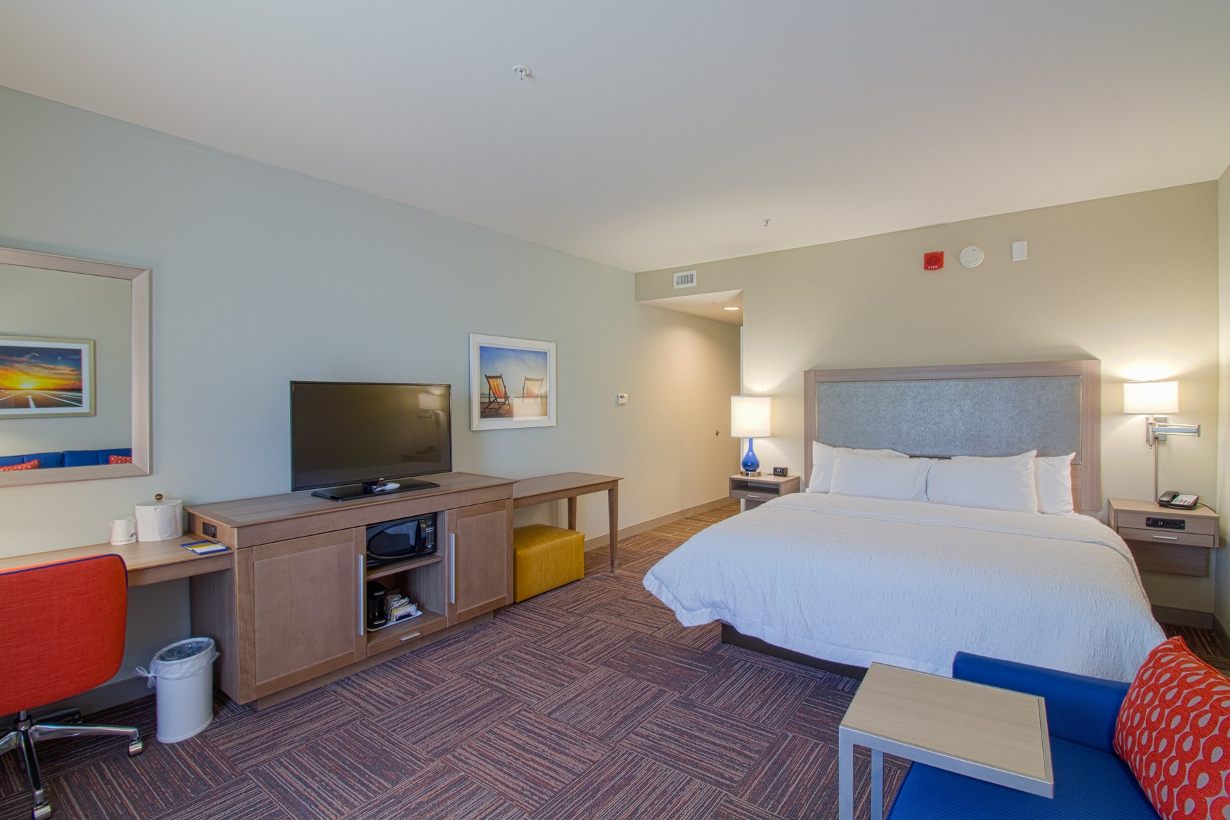 Hampton Inn by Hilton Crestview South I-10 Room Type - 1 KING SFBD MIC FRG NS