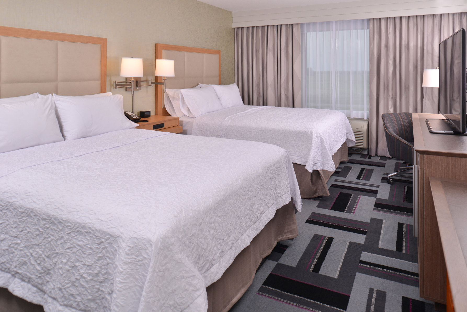Hampton Inn & Suites by Hilton Ames Room Type - 2 QNS MICROWV FRIDGE NS