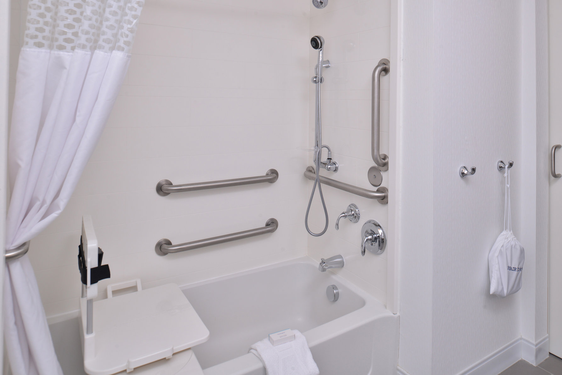 Hampton Inn & Suites by Hilton Ames Room Type - 1 KNG ACC TUB SOFABED NS