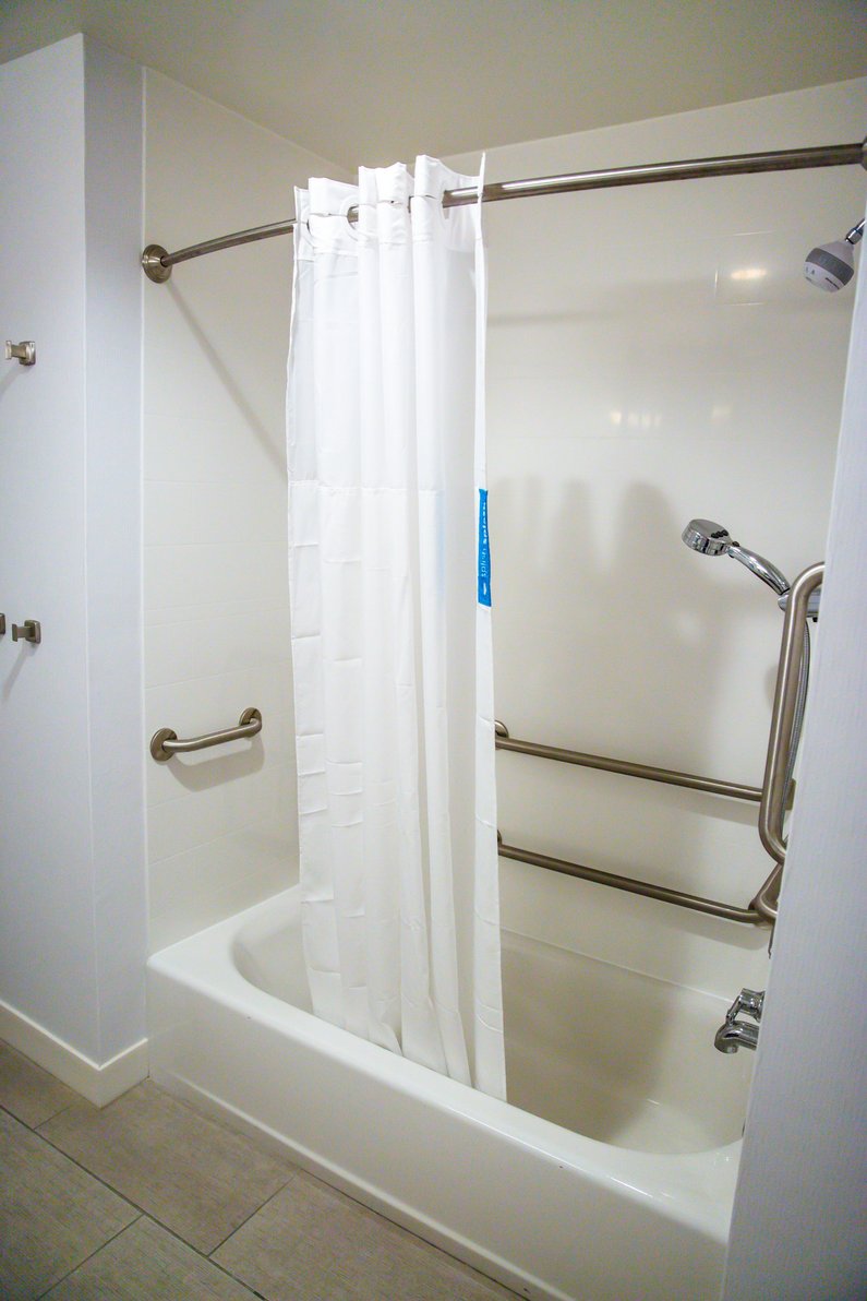 Hampton Inn by Hilton Pontiac Room Type - 1 KNG ACC TUB SOFABED NS