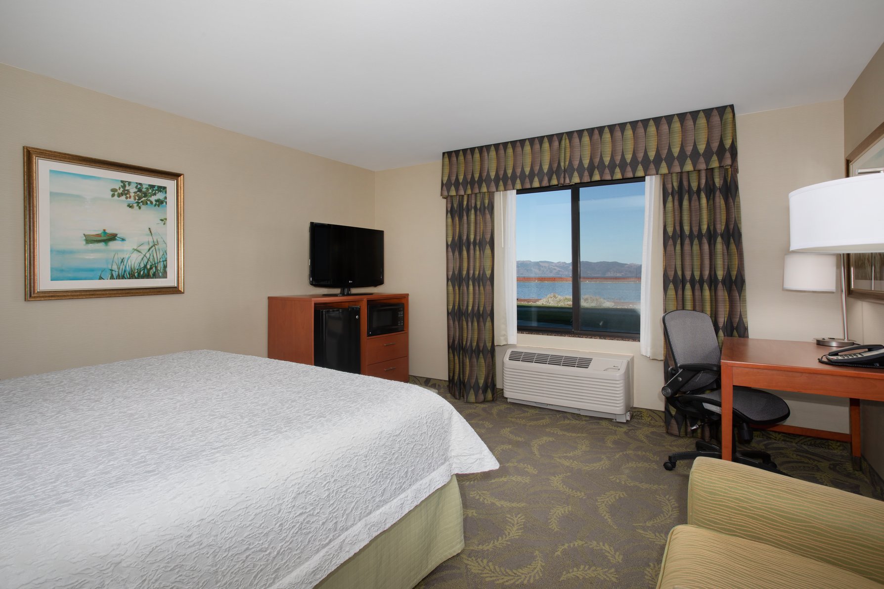 Hampton Inn and Suites Astoria Room Type - 1 KING RIVERVIEW NONSMOKIN