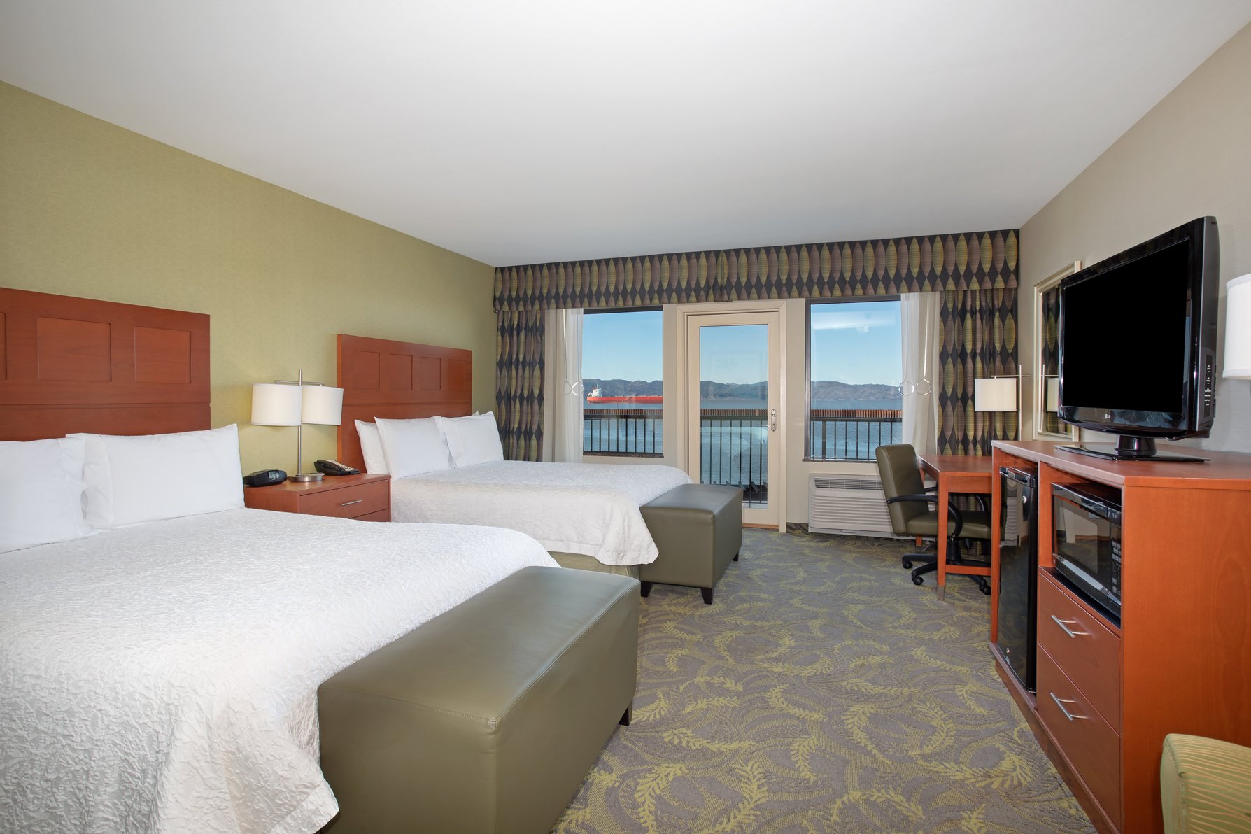 Hampton Inn and Suites Astoria Room Type - 2QN MOB/HEAR ACC TUB NS VI