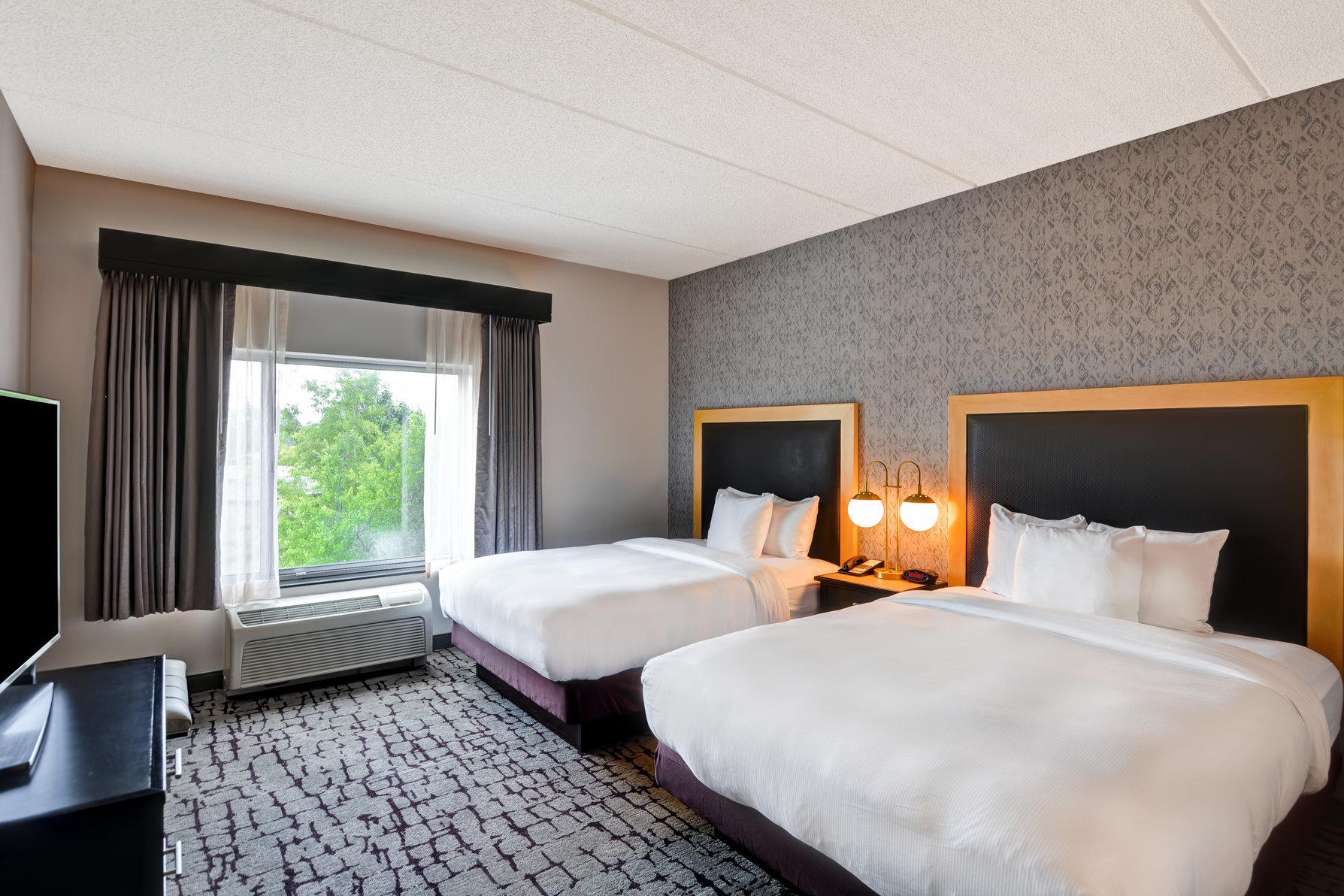 DoubleTree by Hilton Hotel Baton Rouge Room Type - 2QN MOB HEAR ACC RI-SHW NS
