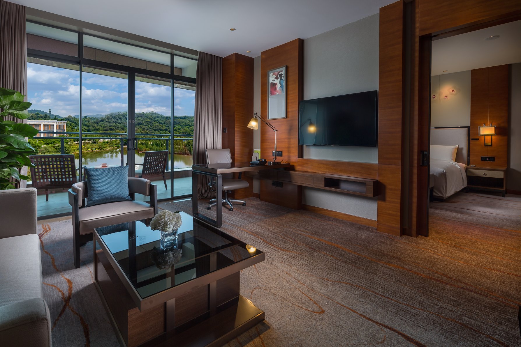DoubleTree by Hilton Hotel Guangzhou - Science City Room Type - EXECUTIVE SUITE