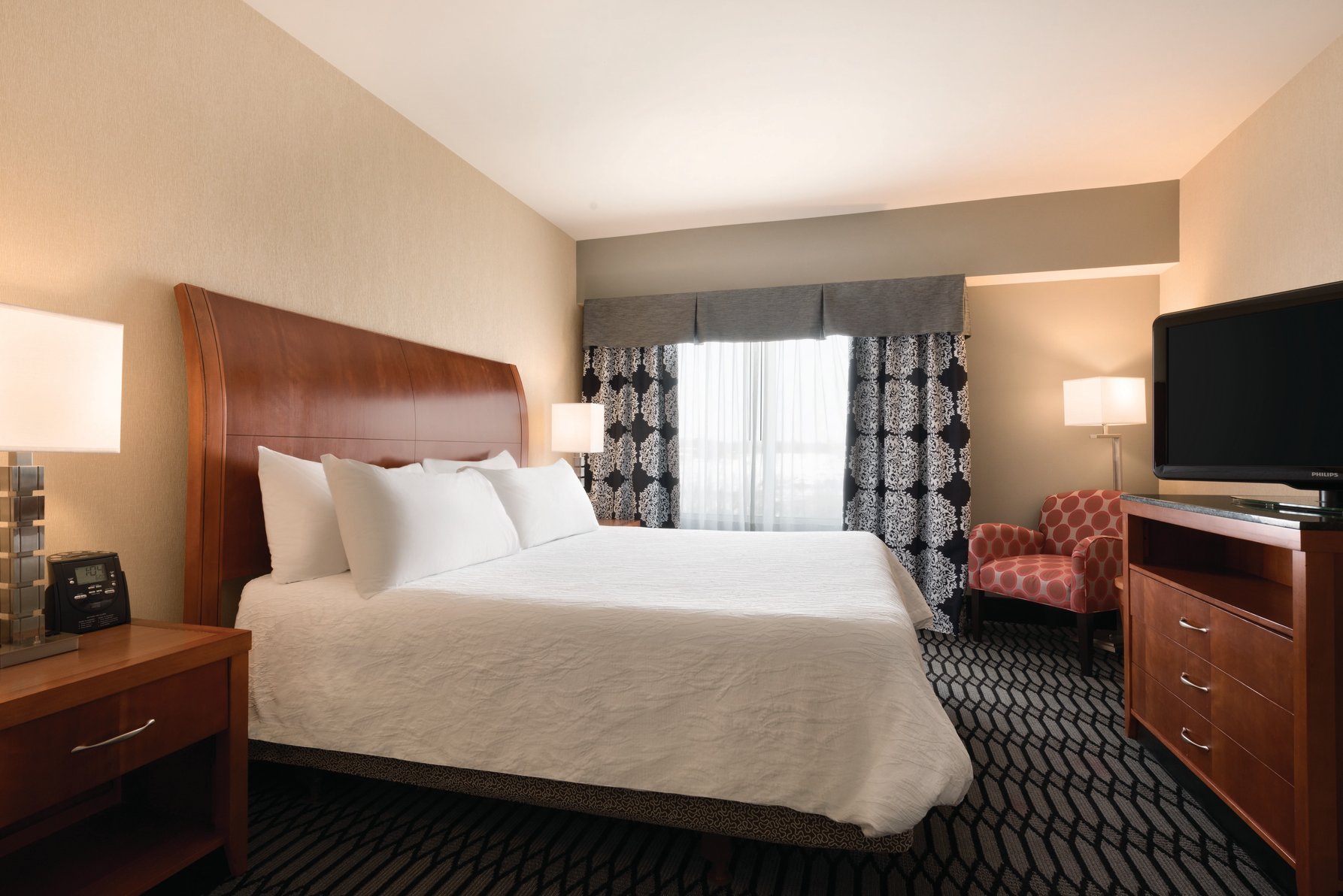 Hilton Garden Inn Akron Canton Airport Room Type - 1 KNG ACC WHRLPL RI SHWR