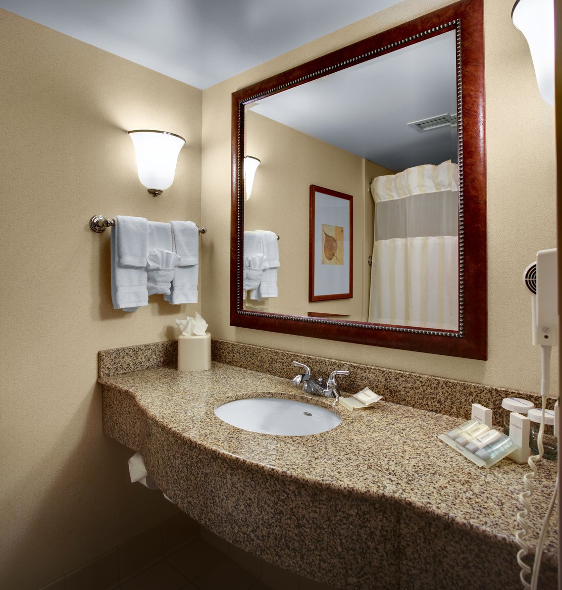 Hilton Garden Inn Akron Canton Airport Room Type - 2 QN ACC RM W BATHTUB