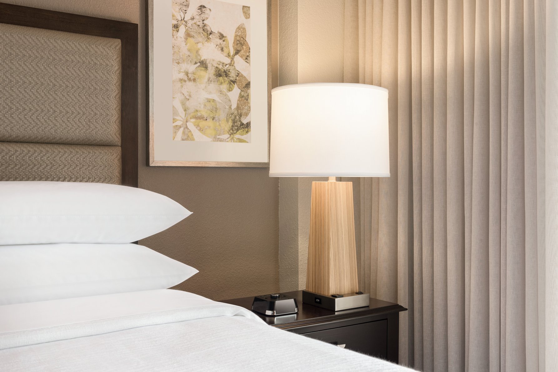 Embassy Suites by Hilton Atlanta Alpharetta Room Type - 1 KING BED NONSMOKING