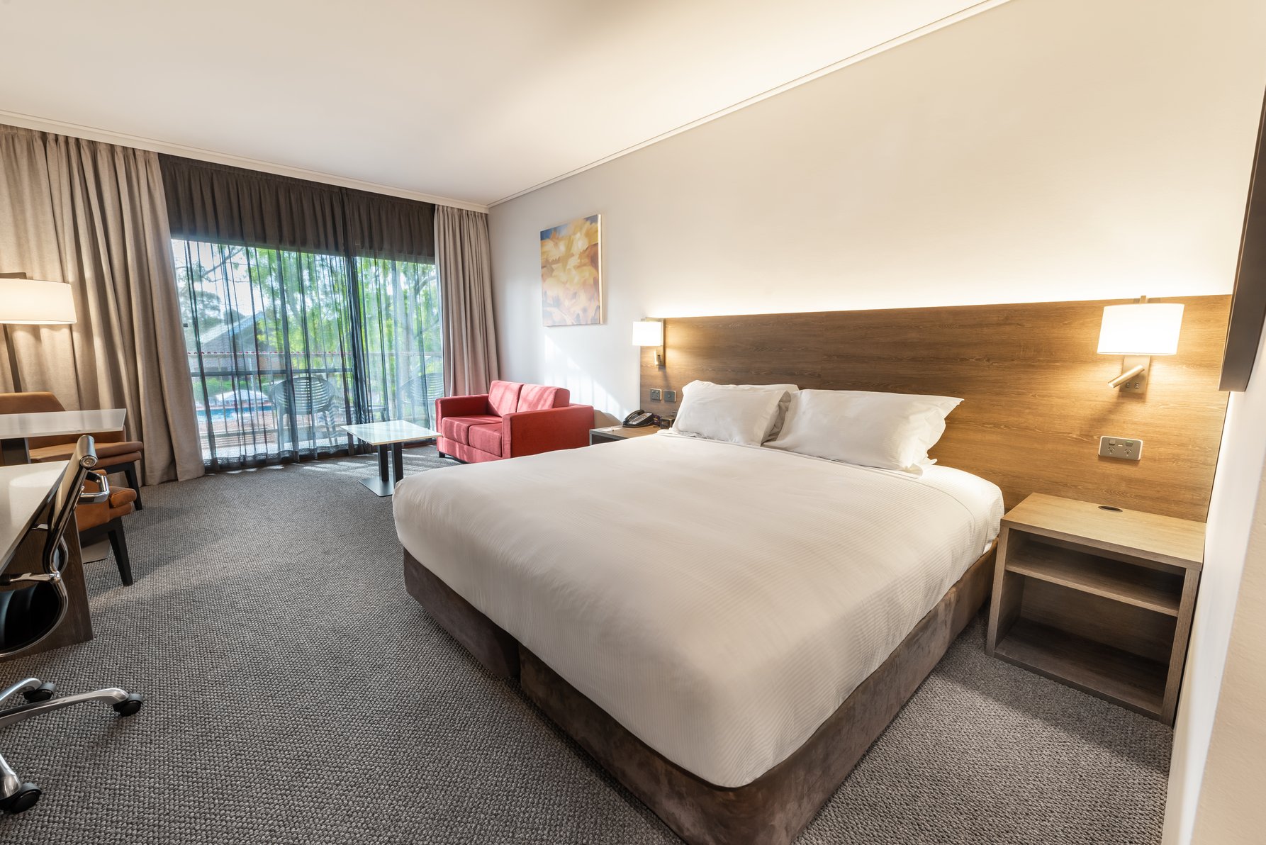 DoubleTree by Hilton Alice Springs Room Type - KING DELUXE ROOM WITH VIEW