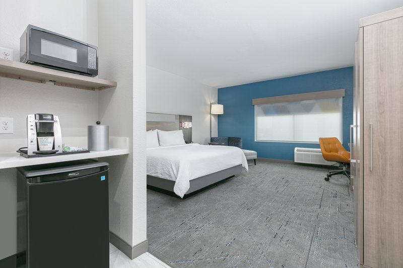 Holiday Inn Express and Suites Dallas – Plano North