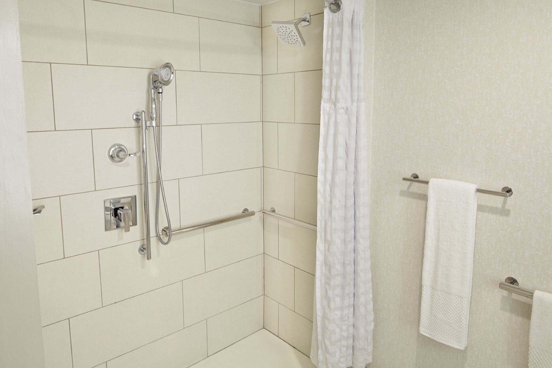 Embassy Suites Atlanta - Galleria Room Type - 2QN STE ACC RI-SHW NO SMOK