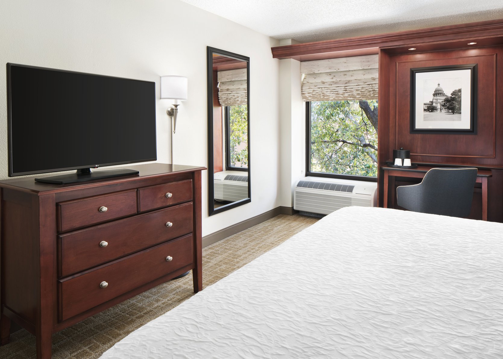 Hampton Inn Austin North @ I - 35 & Hwy 183 Room Type - 1QN MOB HEAR ACC RI-SHW NS