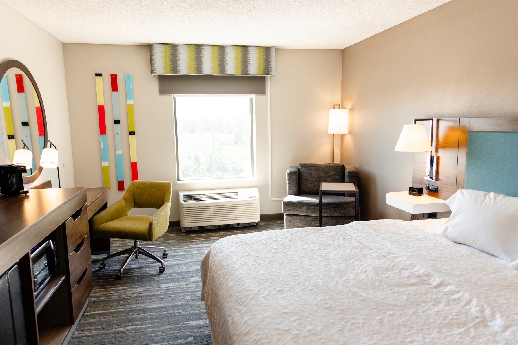 Hampton Inn & Suites Scottsbluff-Conference Center Room Type - King Room with King Bed - Non-Smoking