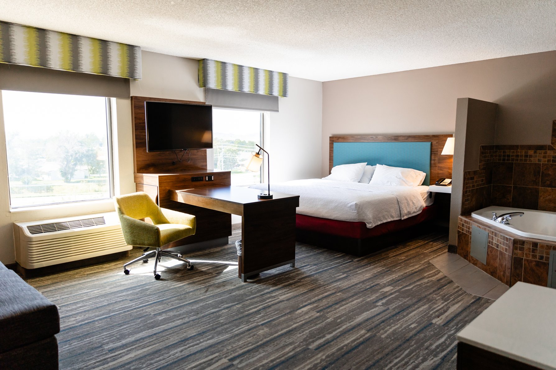 Hampton Inn & Suites Scottsbluff-Conference Center Room Type - 1 KING STE WHIRLPL NONSMOK