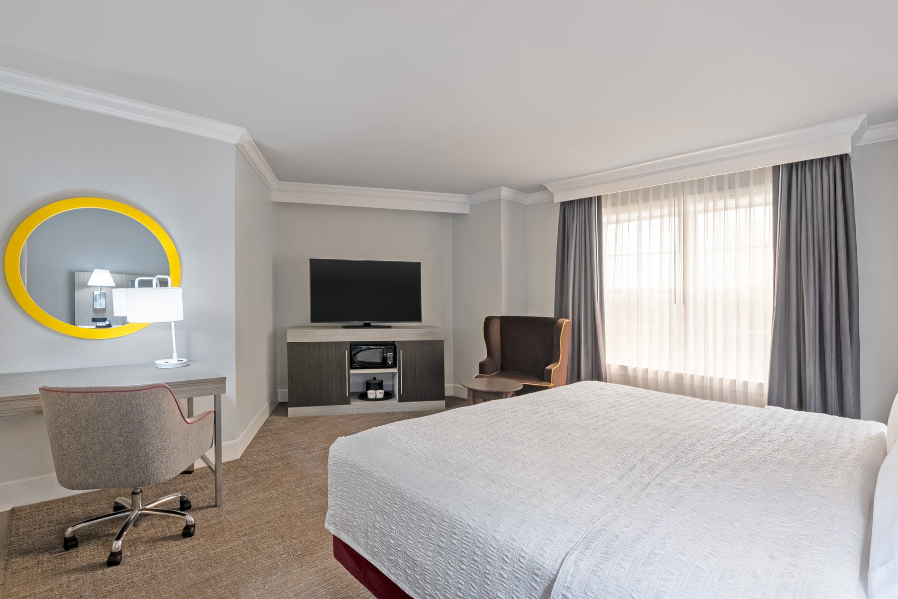 Hampton Inn & Suites by Hilton Stamford Room Type - 1 KING ROOM PATIO