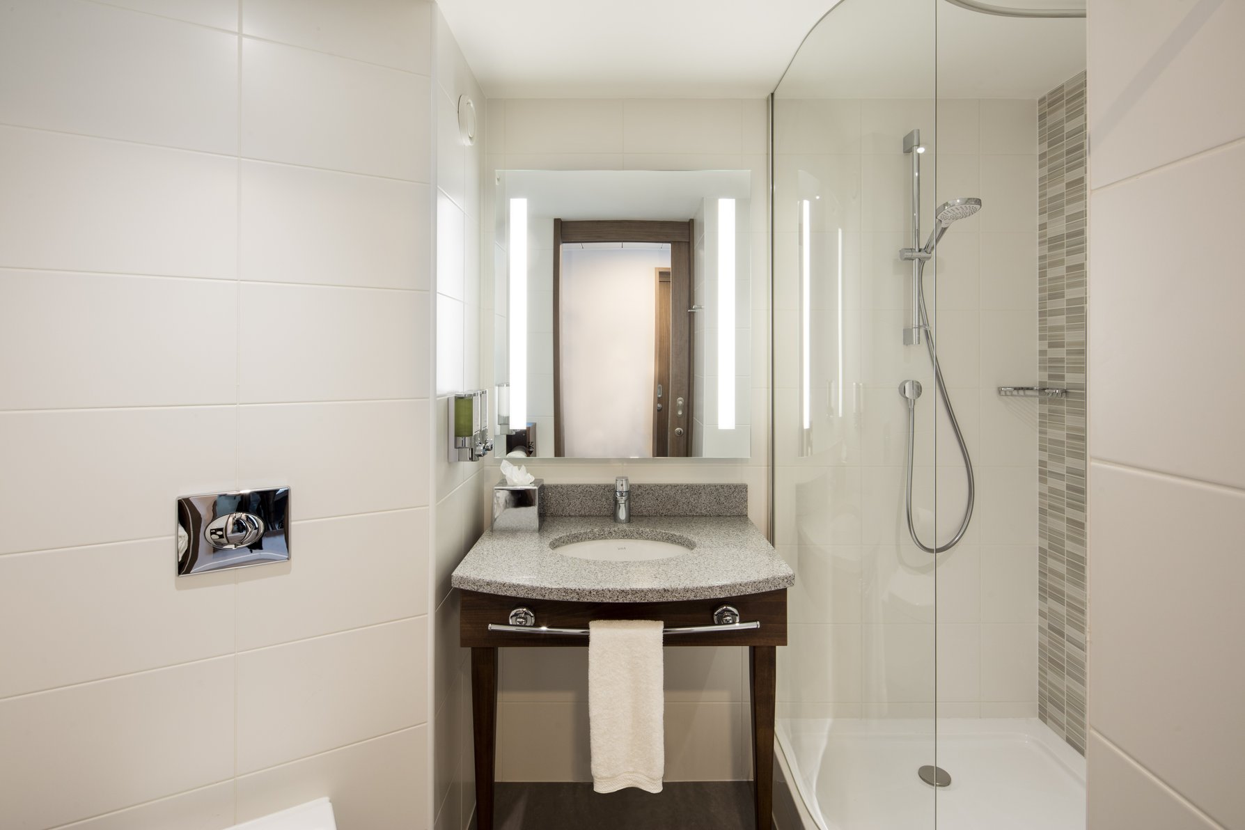 Hampton by Hilton Belfast City Centre Room Type - QUEEN ROOM