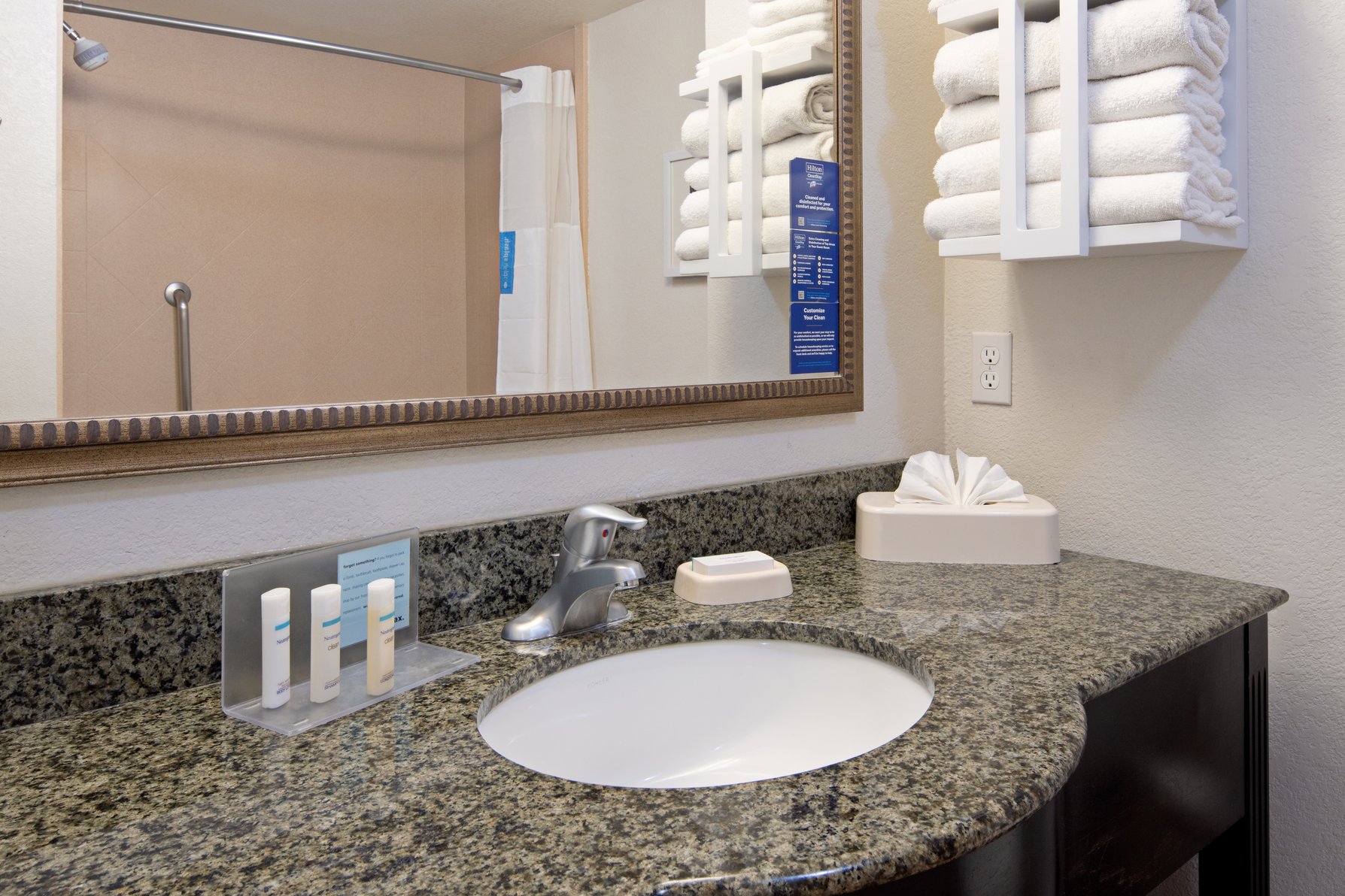 Hampton Inn & Suites Bakersfield/Hwy 58, CA Room Type - 2 QUEEN BEDS NONSMOKING