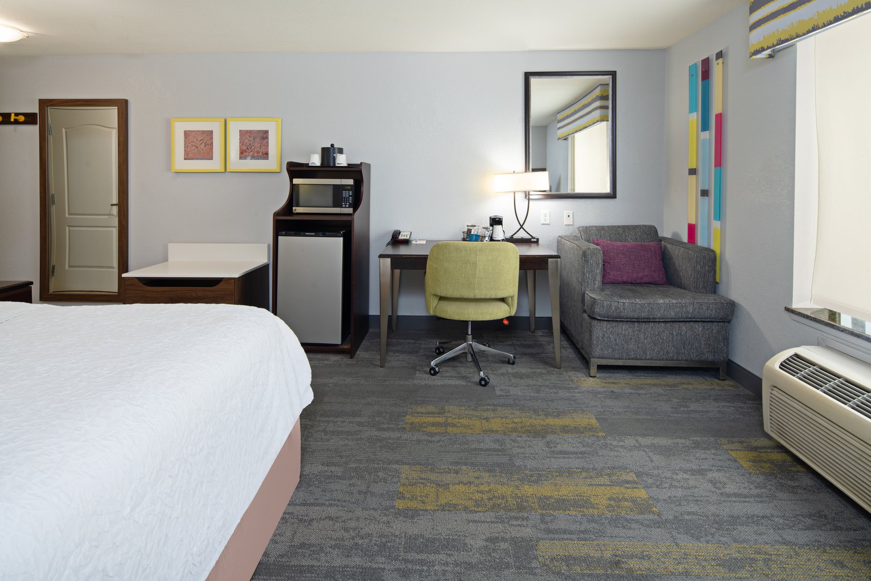 Hampton Inn & Suites Bakersfield/Hwy 58, CA Room Type - 1 KING BED NONSMOKING