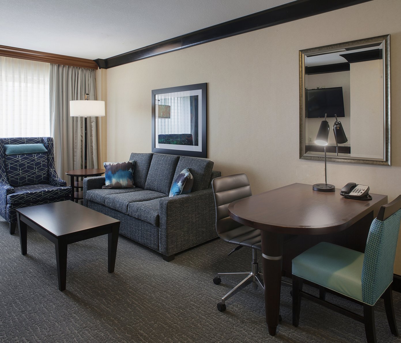 DoubleTree Suites by Hilton Bentonville Room Type - 1KG STE HEA ACC-TUB-KEYFLR