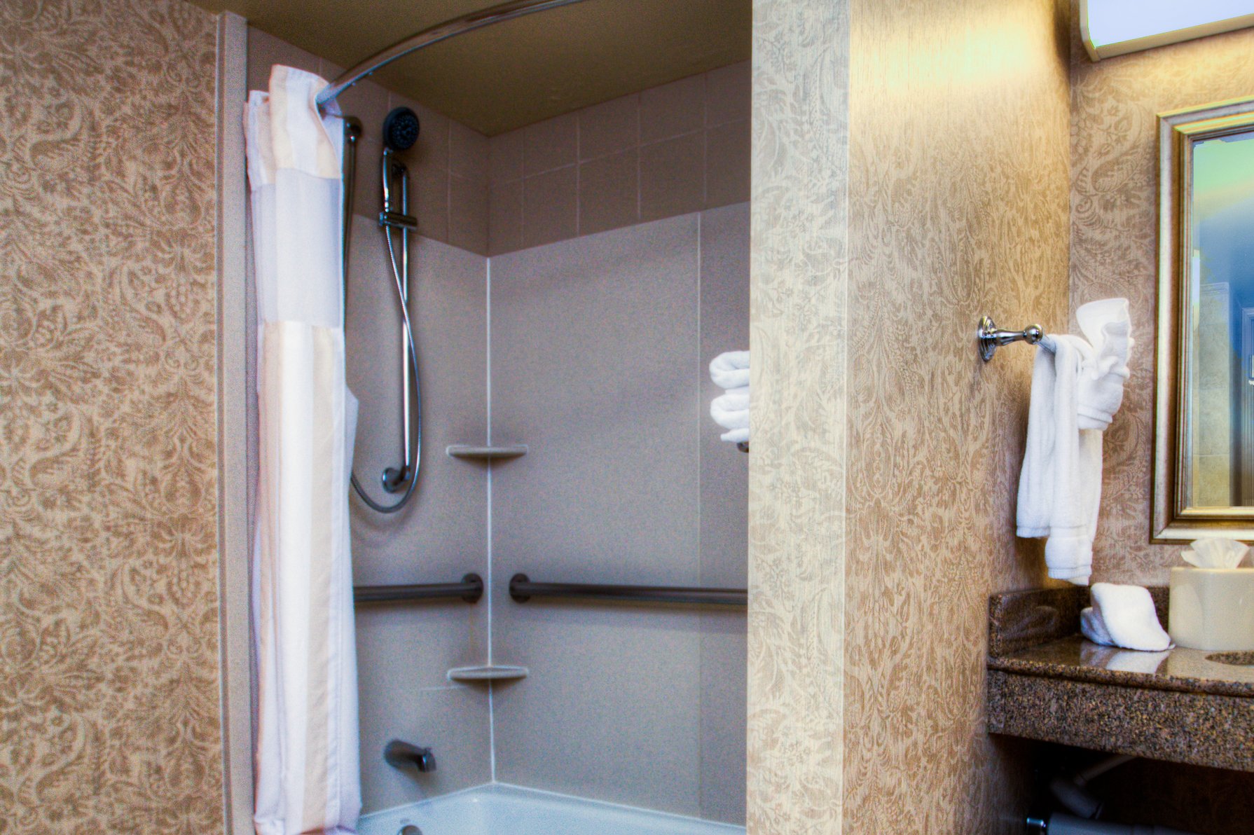 Hilton Garden Inn Boise/Eagle Room Type - 2QN MOB HEARNG ACC TUB