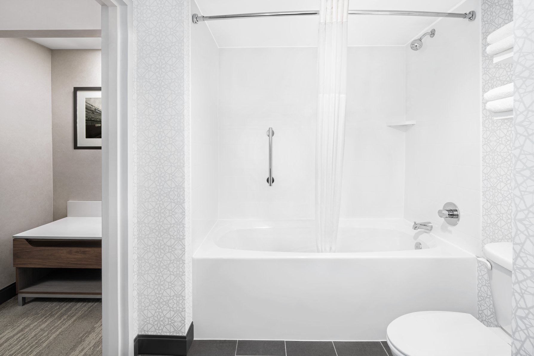 Hampton Inn & Suites Chicago Downtown Room Type - 1 K MOB HEAR ACC TUB CNR S