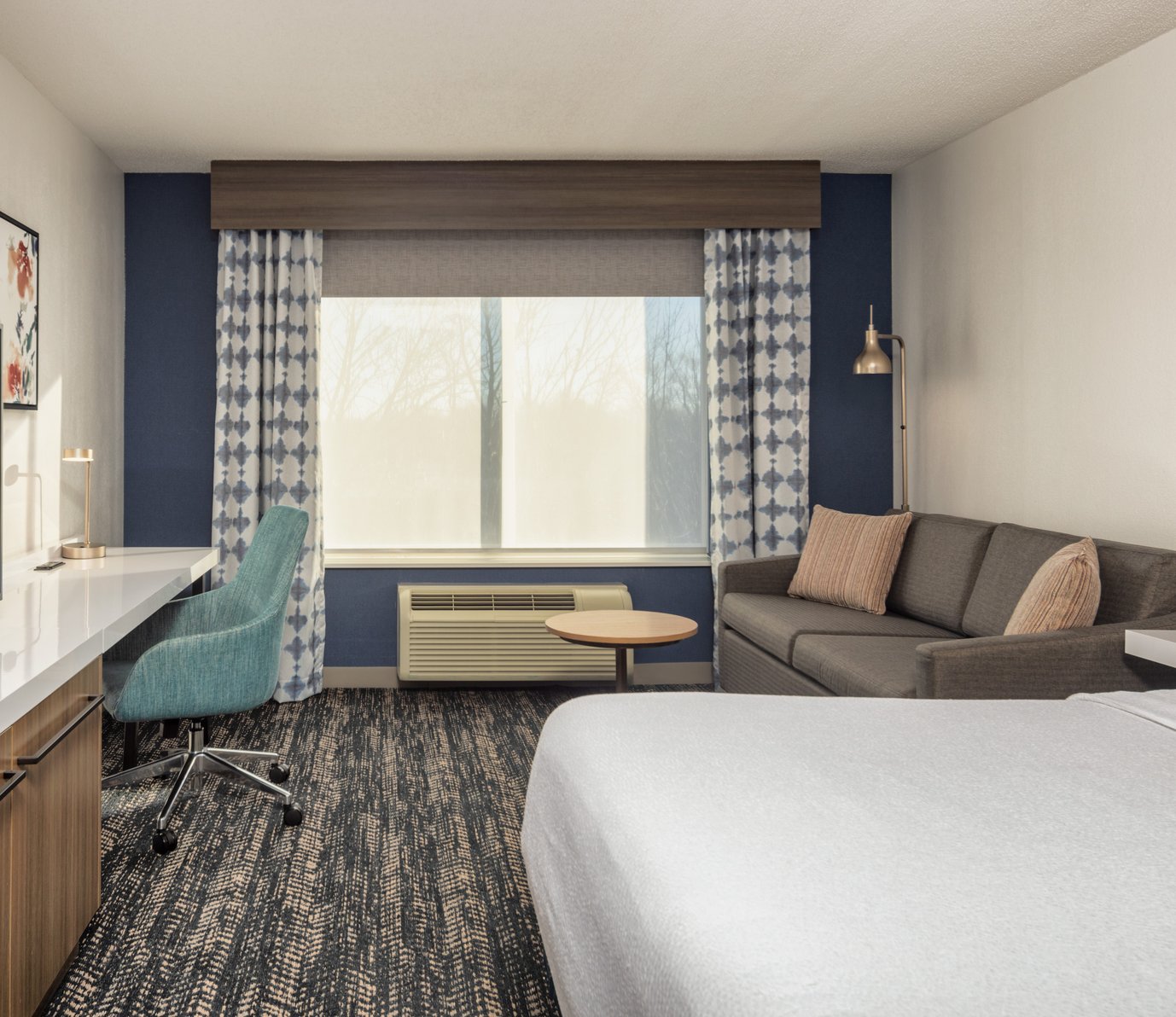 Hilton Garden Inn Chicago / Oak Brook Room Type - 1KNG MOB HEARING ACC W TUB