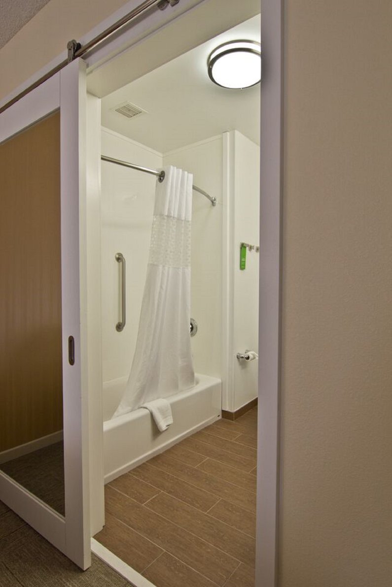 Hampton Inn & Suites by Hilton Chillicothe Room Type - 2 QUEEN W  TUB-FRIDGE NS